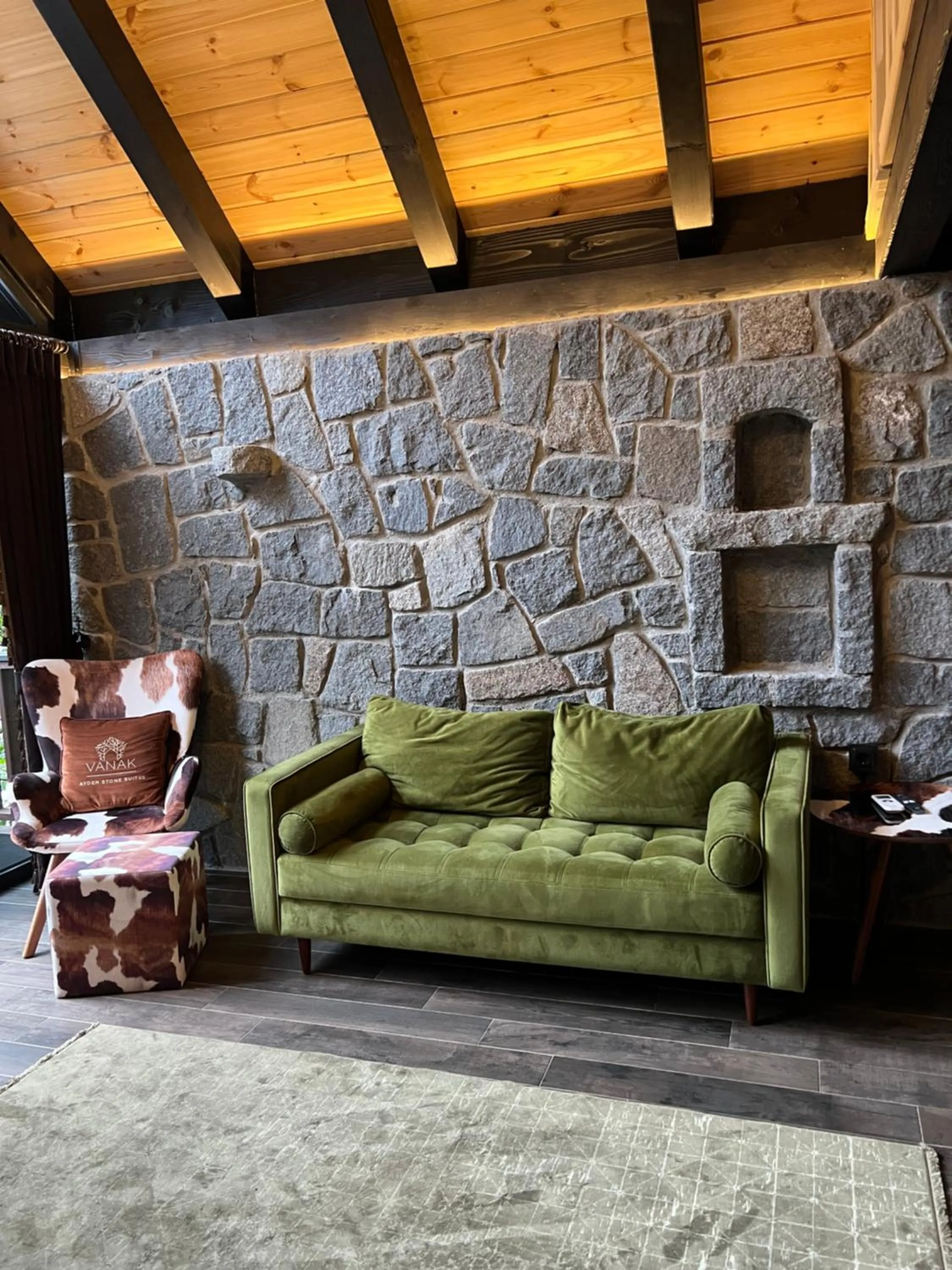 Living room in AYDER VANAK STONE SUİTES