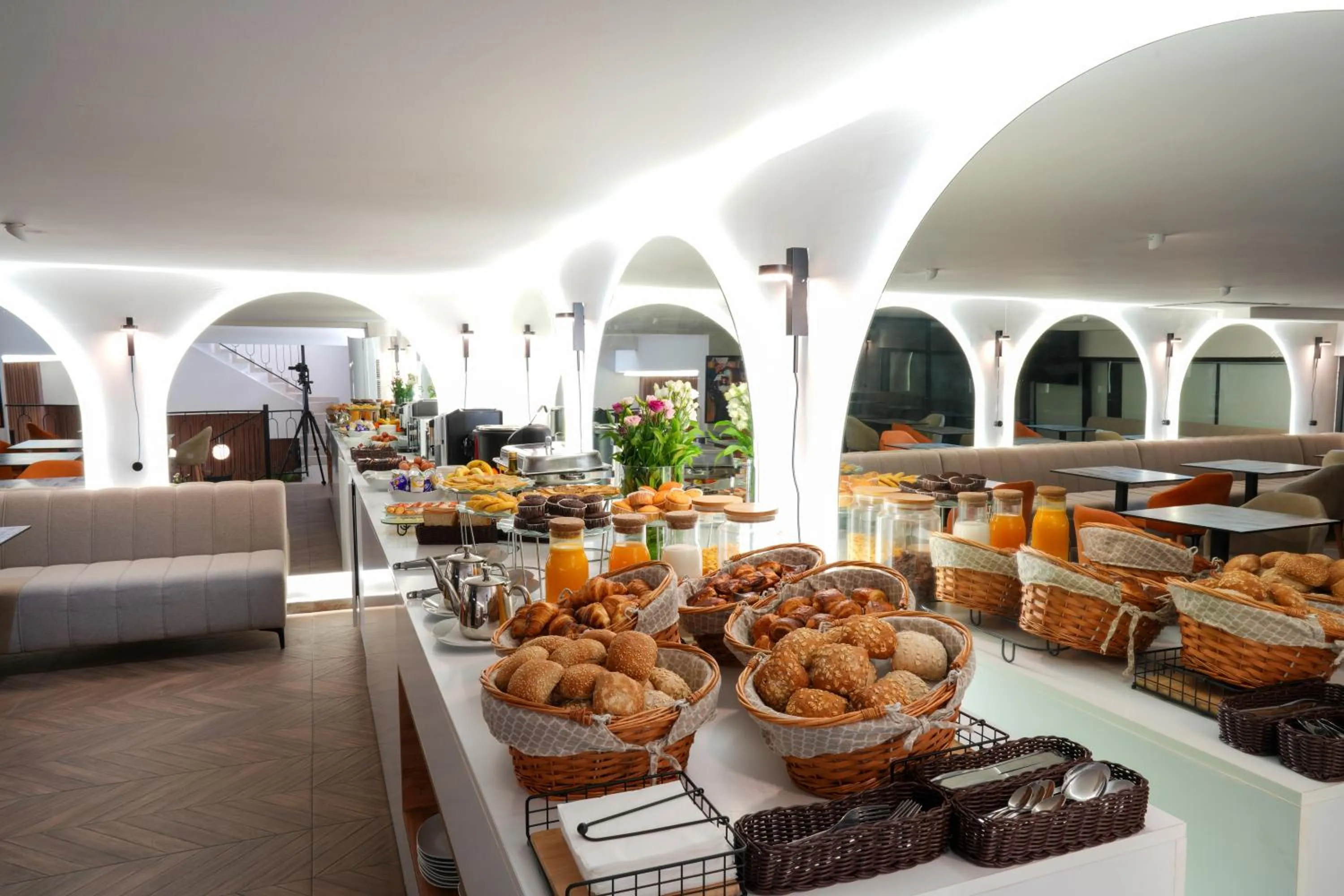 Food and drinks in Le M Hôtel