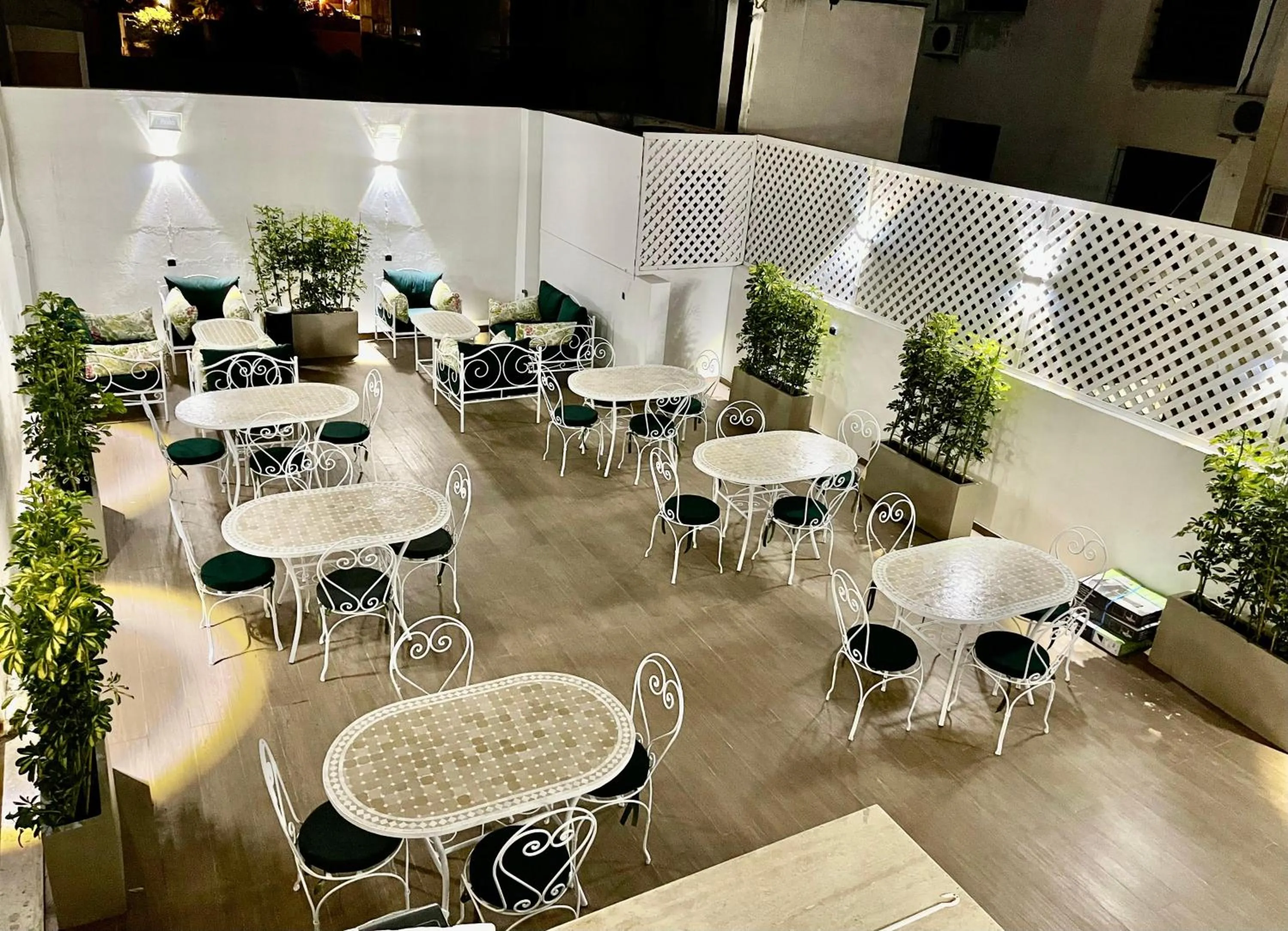 Patio in Le M Hôtel