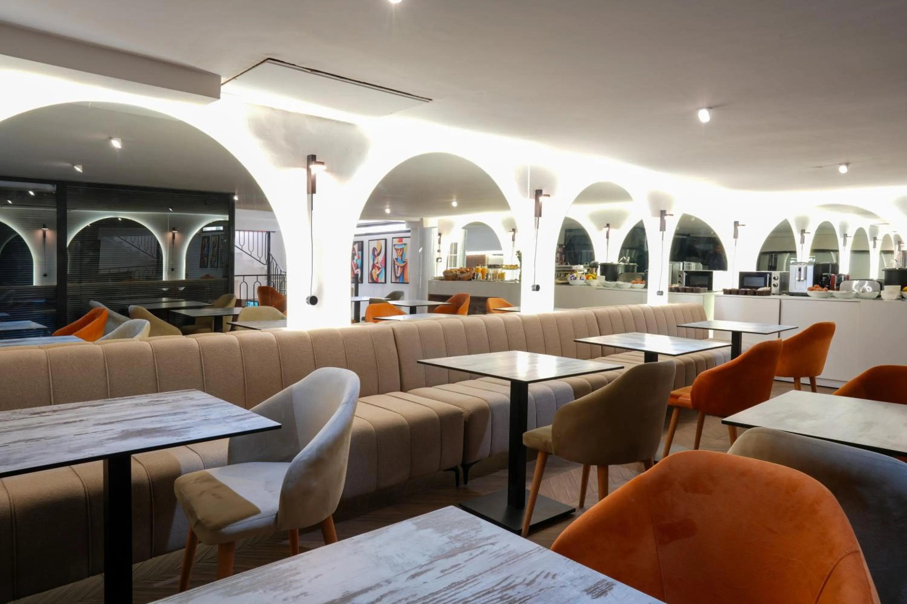 Restaurant/places to eat in Le M Hôtel