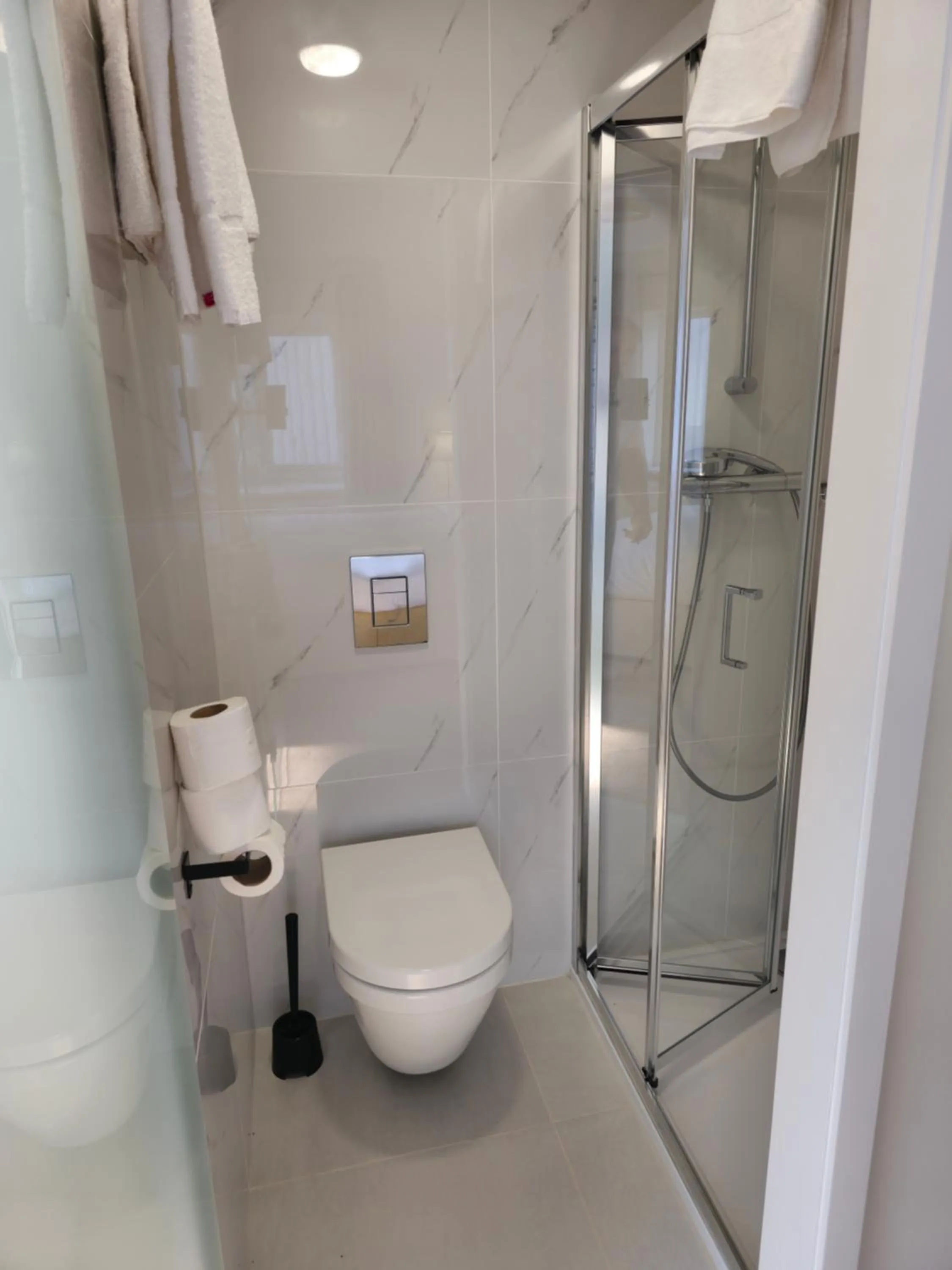 Shower in Homefield Lodge