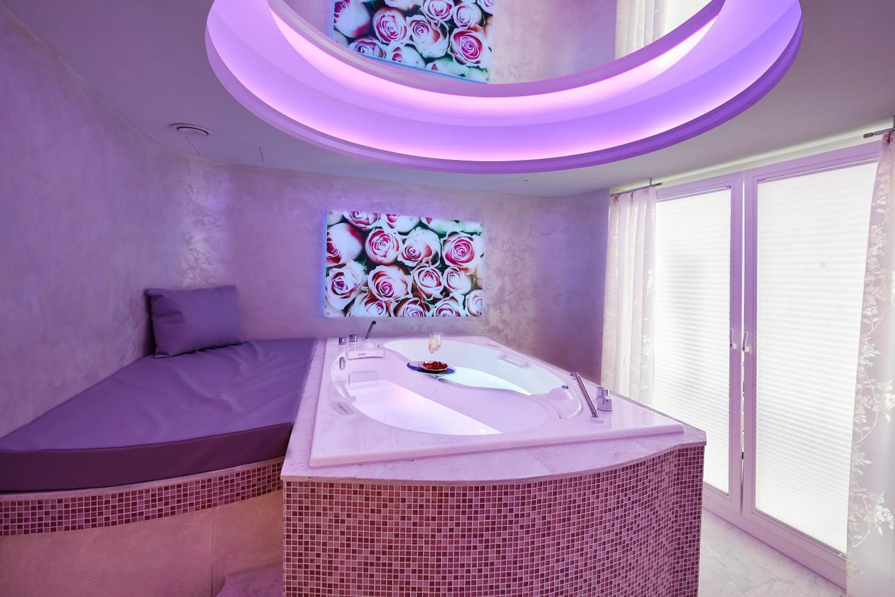 Hot Tub, Bed in Wellnesshotel Sonnenhalde Tonbach