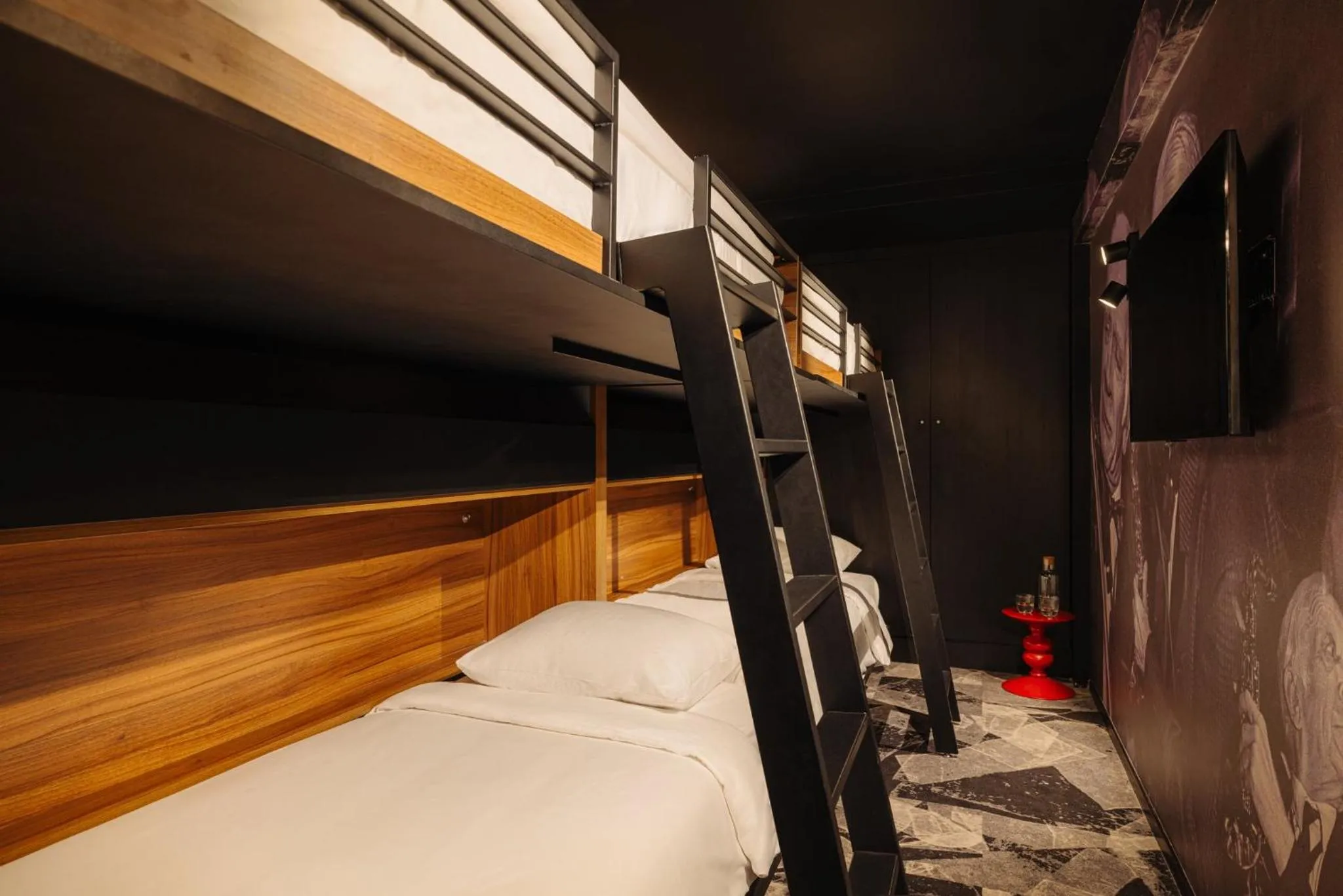 Photo of the whole room, Bed in Leonardo Hotel Rotterdam Savoy