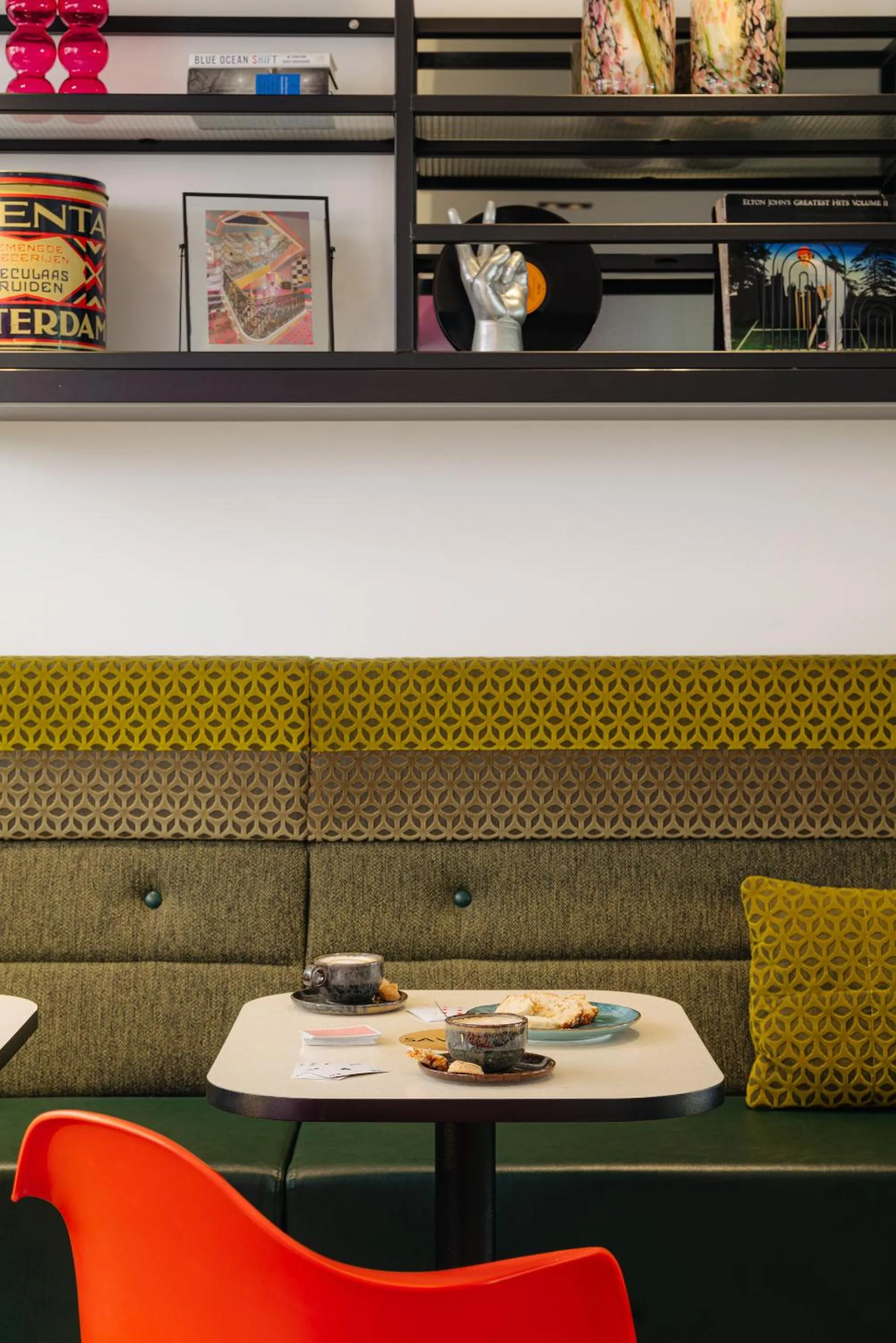 Restaurant/places to eat in Leonardo Hotel Rotterdam Savoy