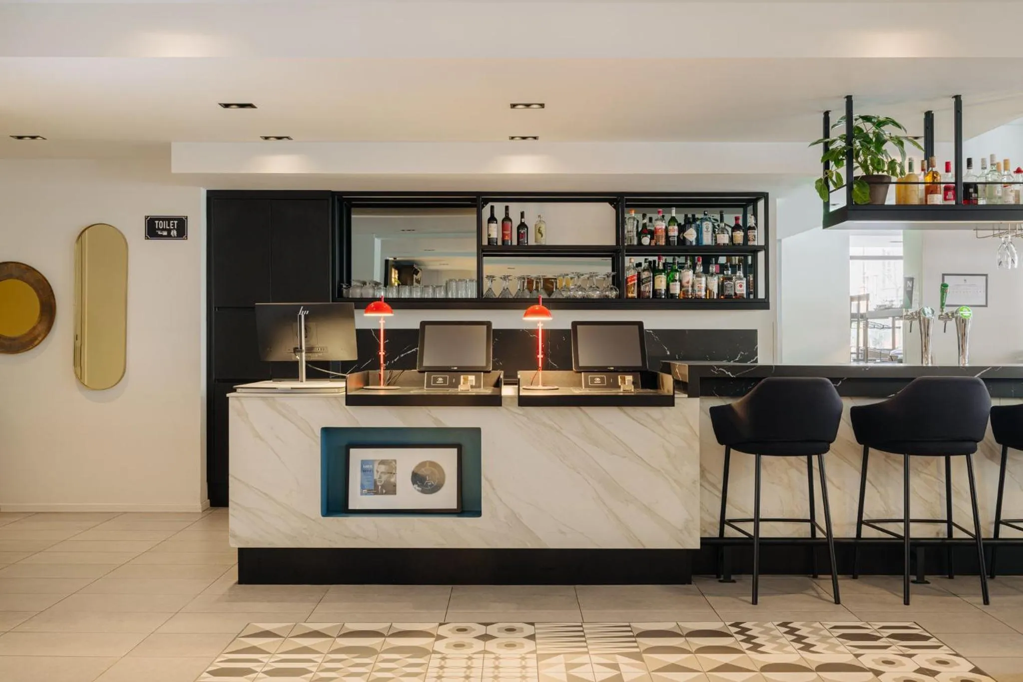 Lobby or reception in Leonardo Hotel Rotterdam Savoy