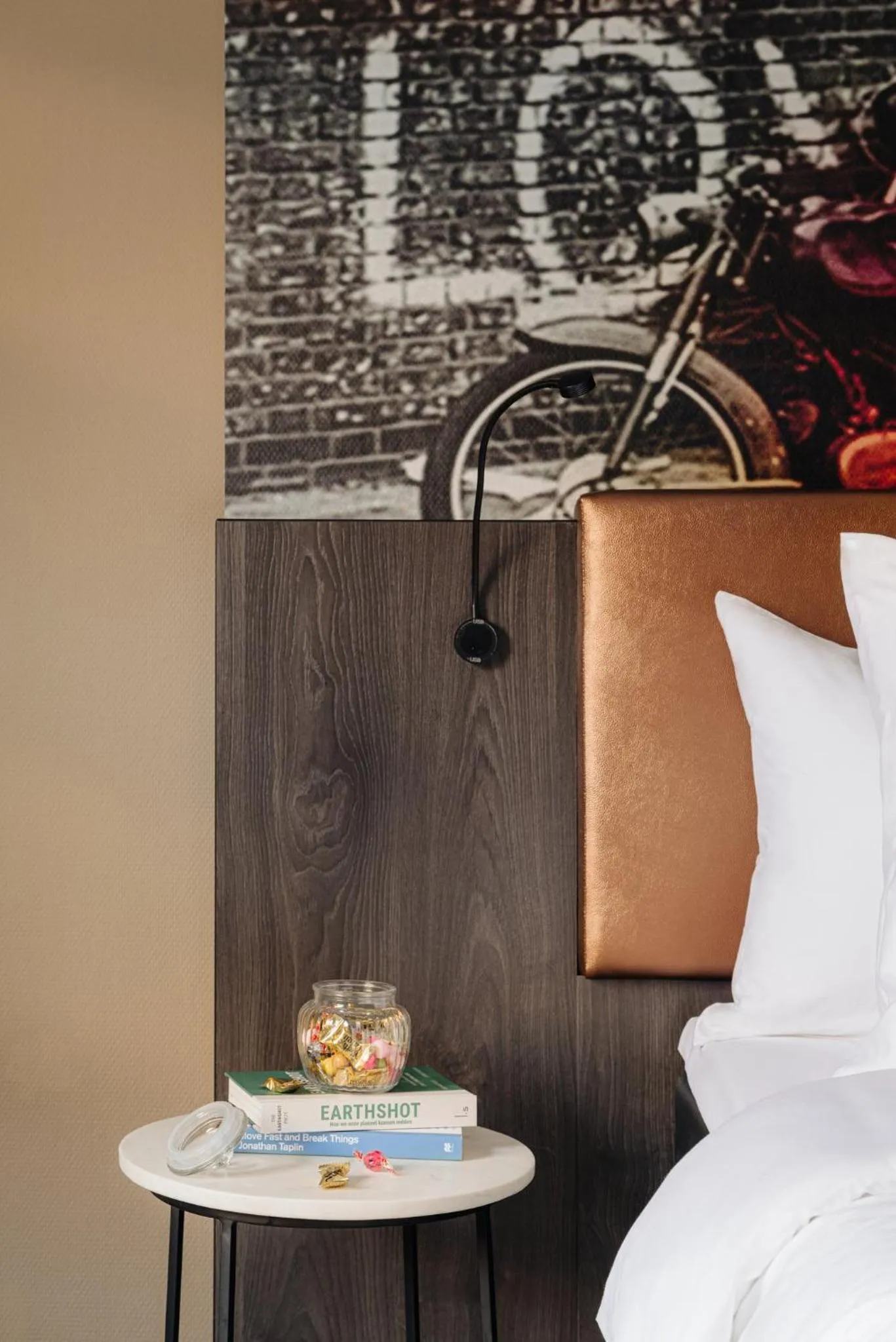 Photo of the whole room, Bed in Leonardo Hotel Rotterdam Savoy