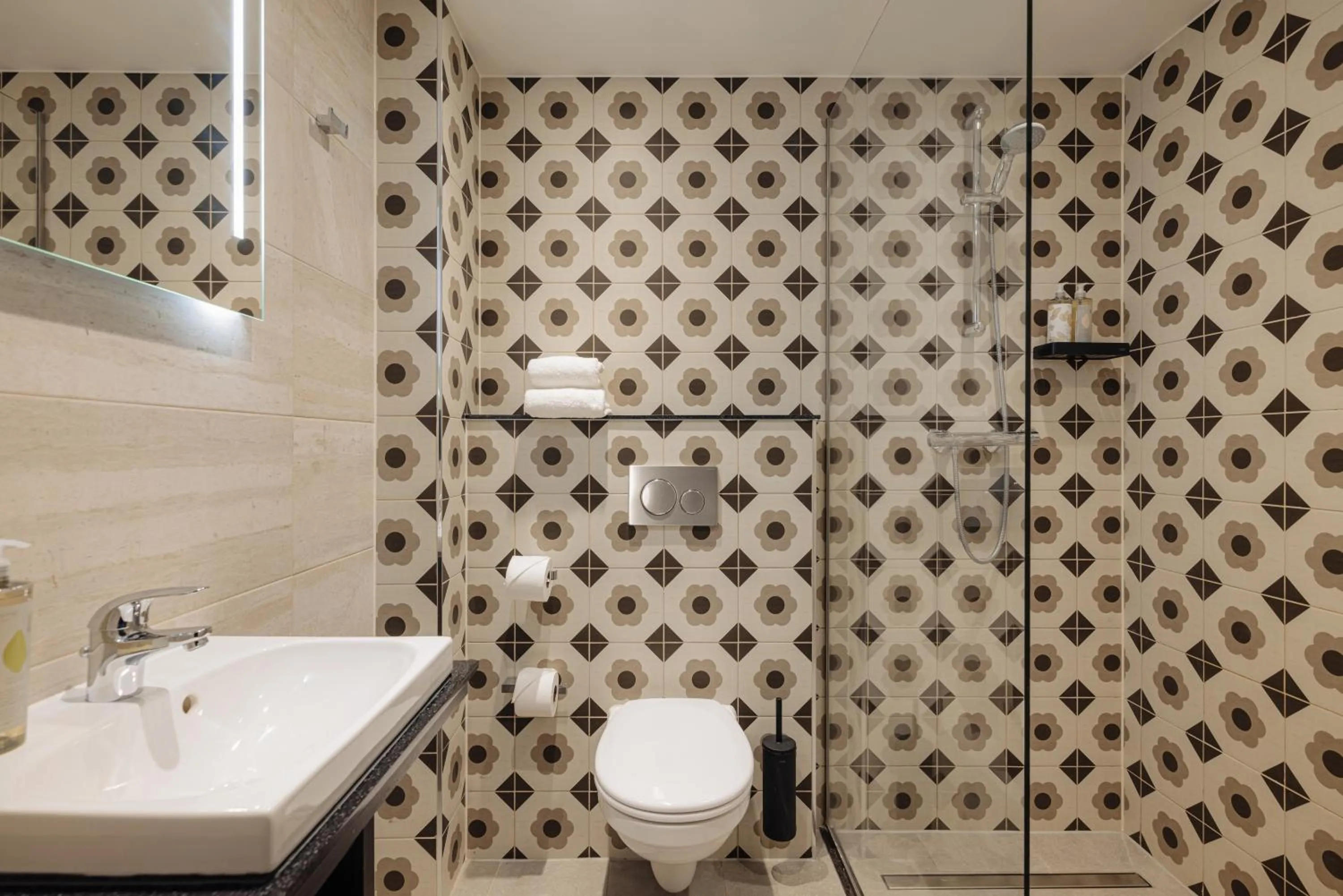 Bathroom in Leonardo Hotel Rotterdam Savoy