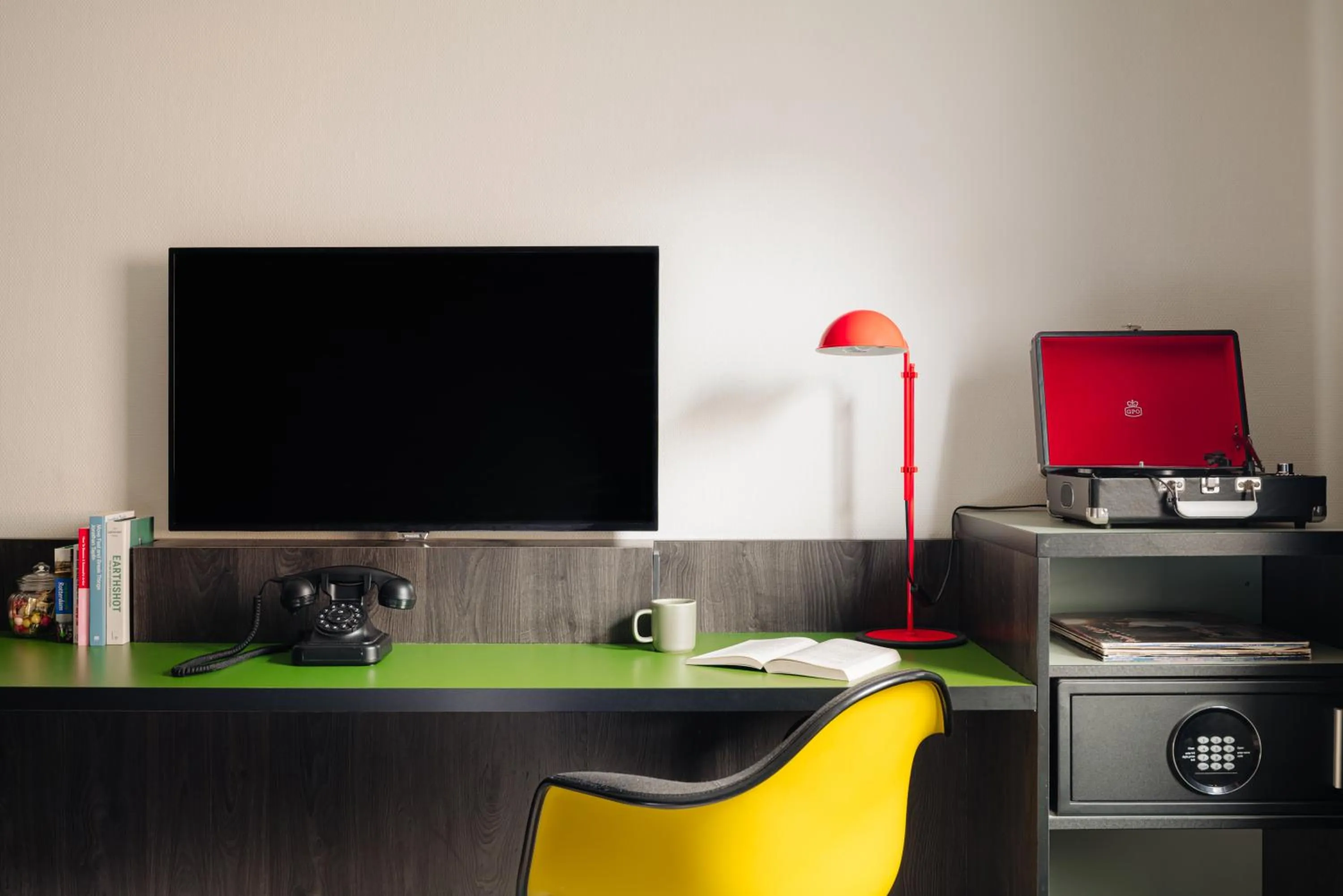 Bedroom in Leonardo Hotel Rotterdam Savoy