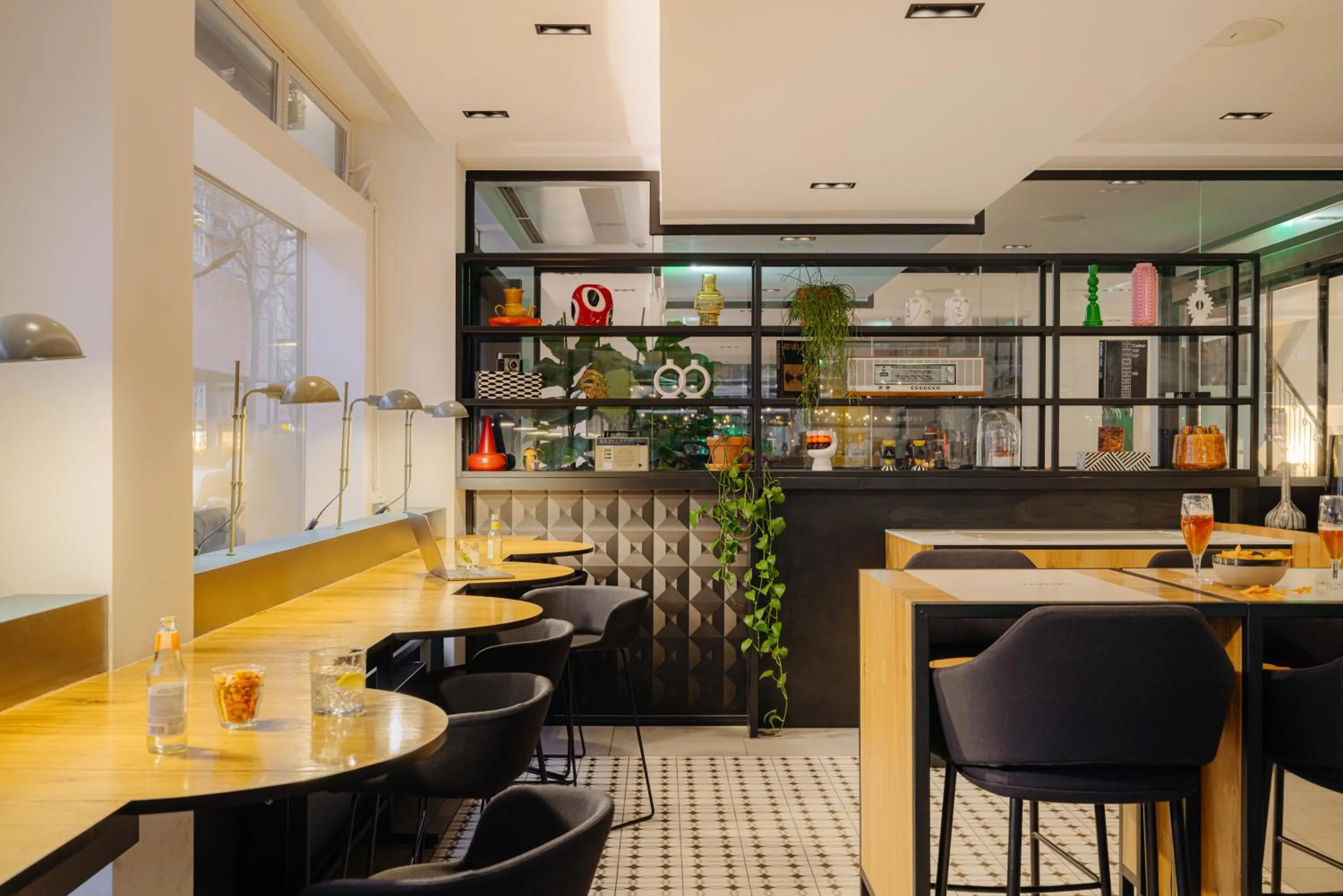 Restaurant/places to eat in Leonardo Hotel Rotterdam Savoy