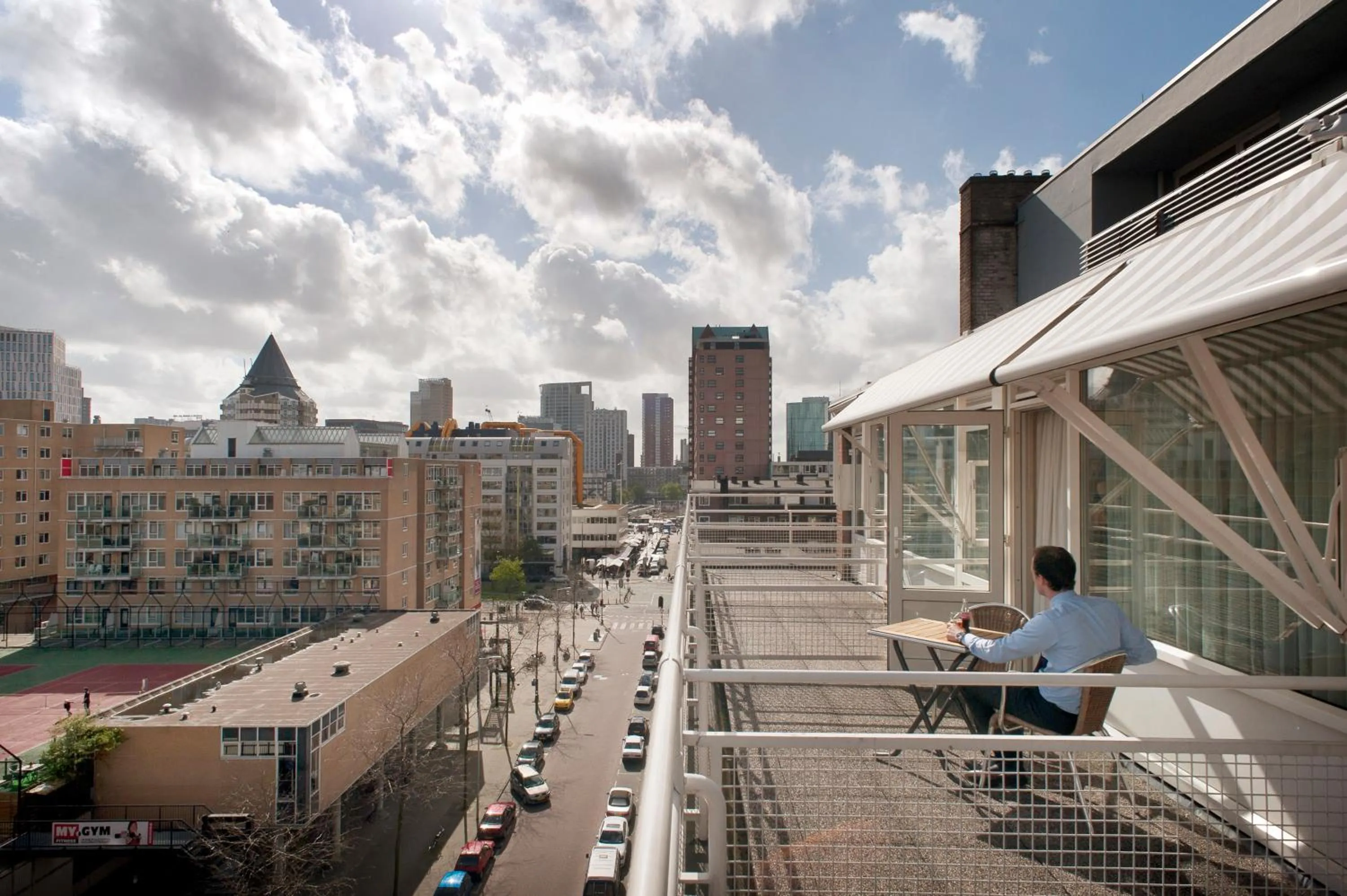 Balcony/Terrace in Leonardo Hotel Rotterdam Savoy
