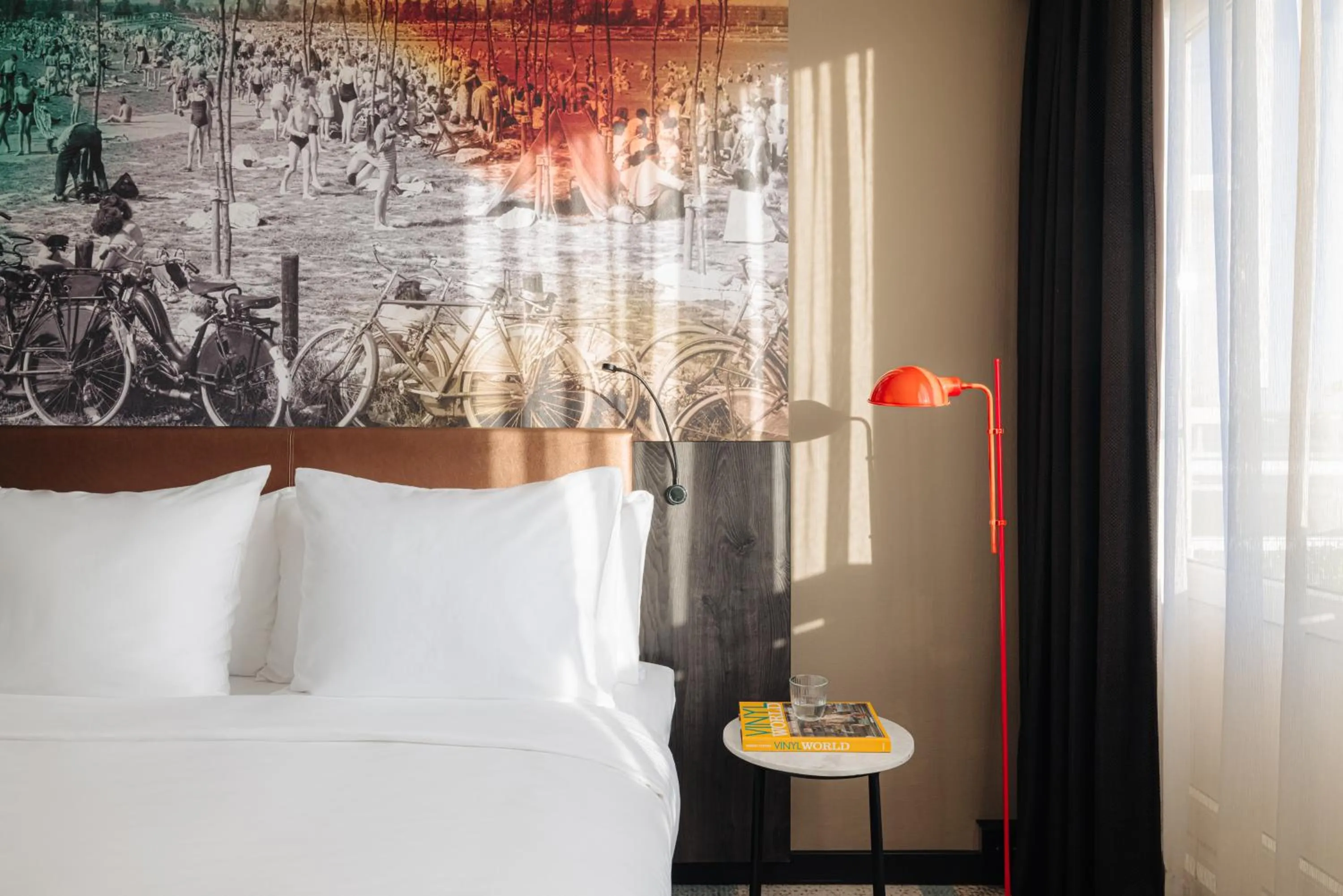 Bedroom, Bed in Leonardo Hotel Rotterdam Savoy