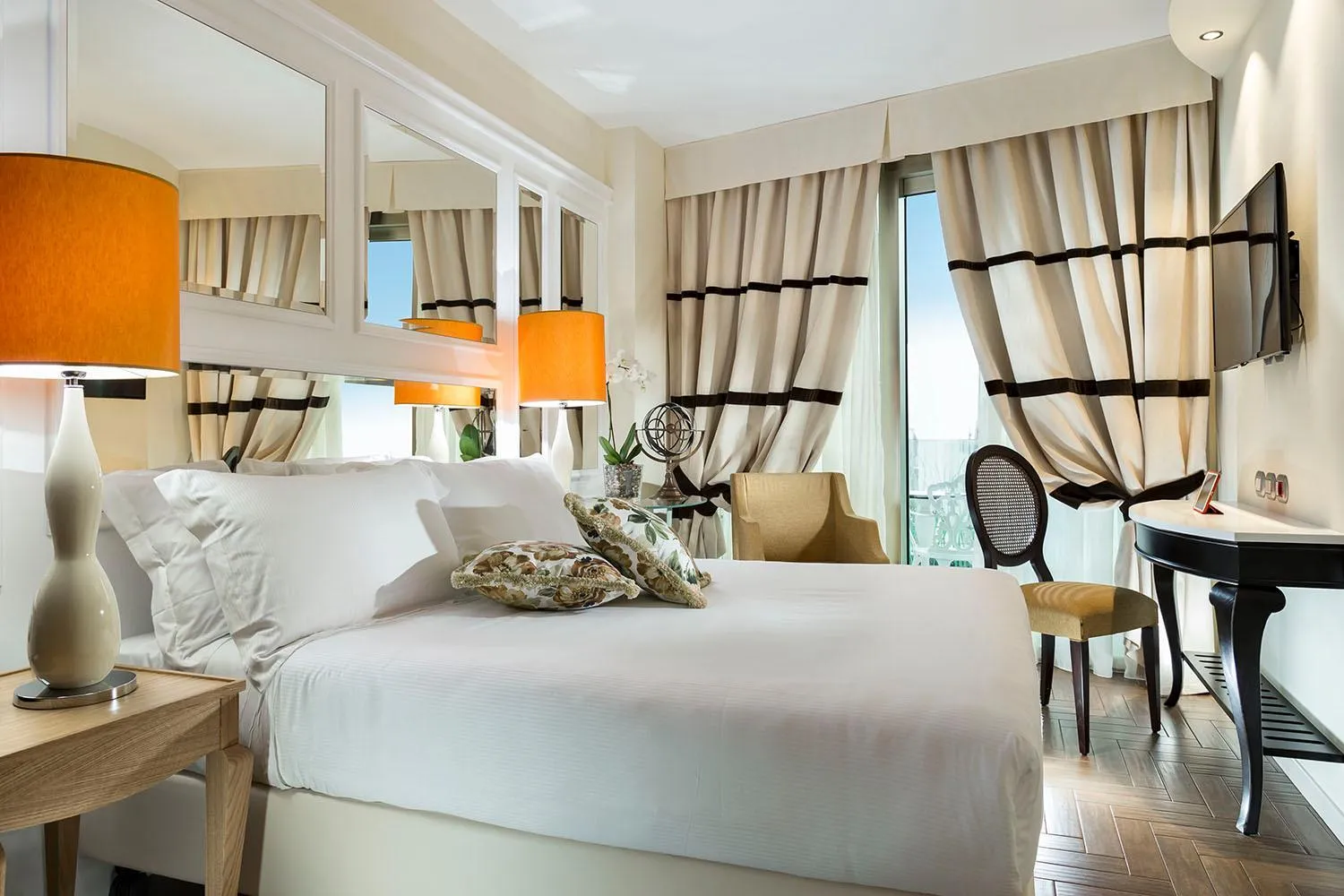 Photo of the whole room, Bed in Erbavoglio Hotel