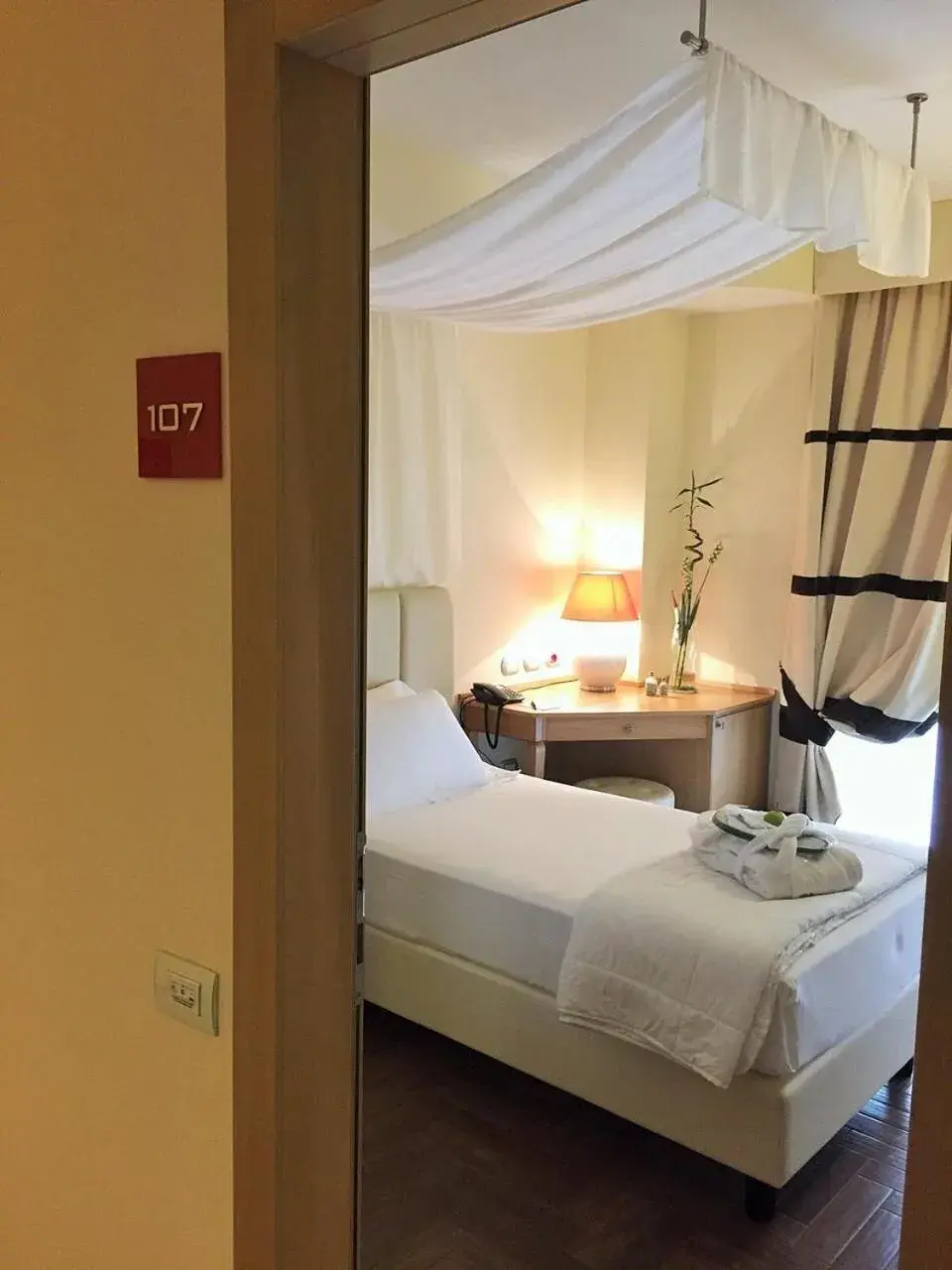 Single Room with Balcony in Erbavoglio Hotel Single Room with Balcony in Erbavoglio Hotel