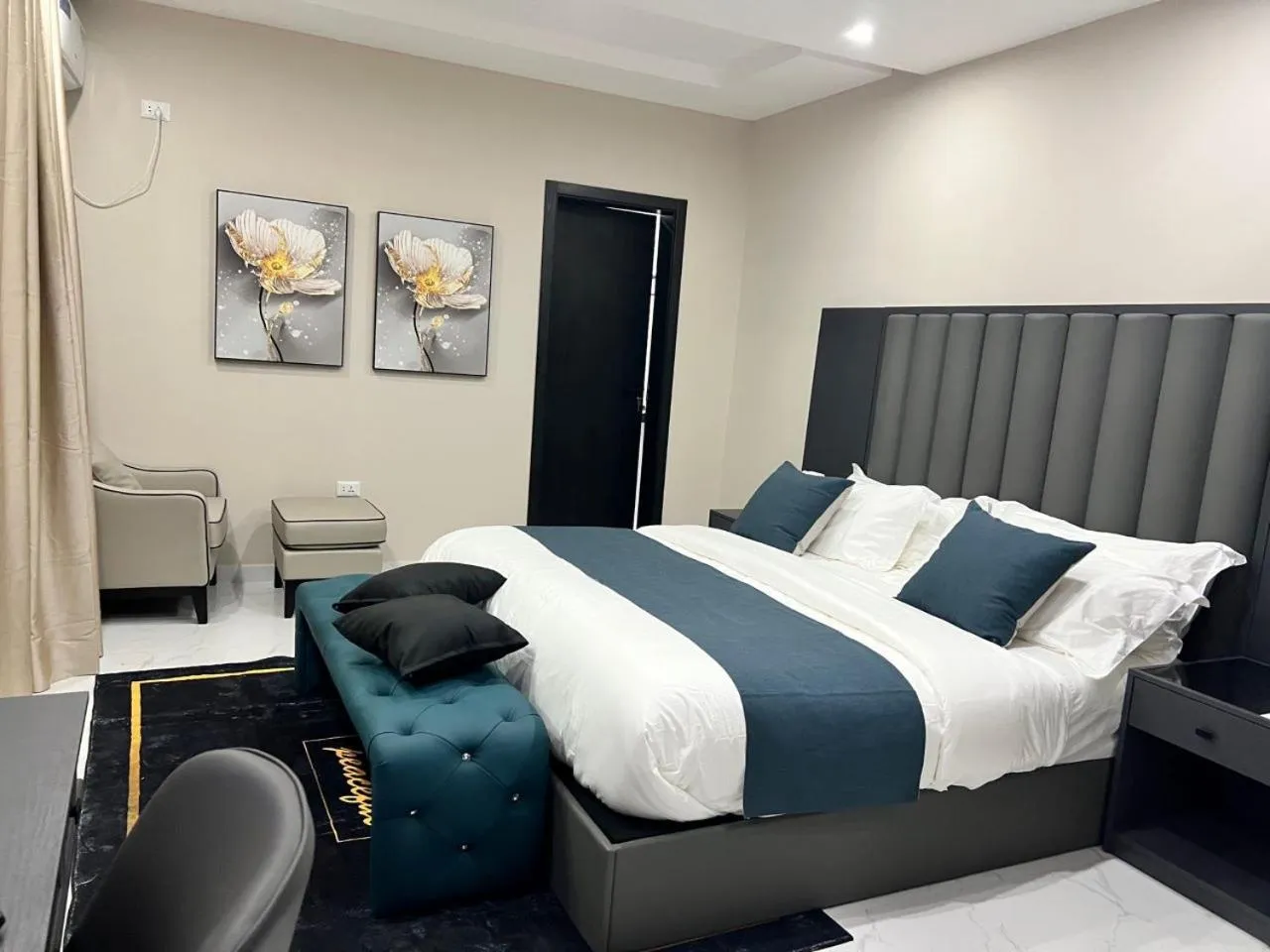 Bed in Lifestyle Luxury Hotel and Residence