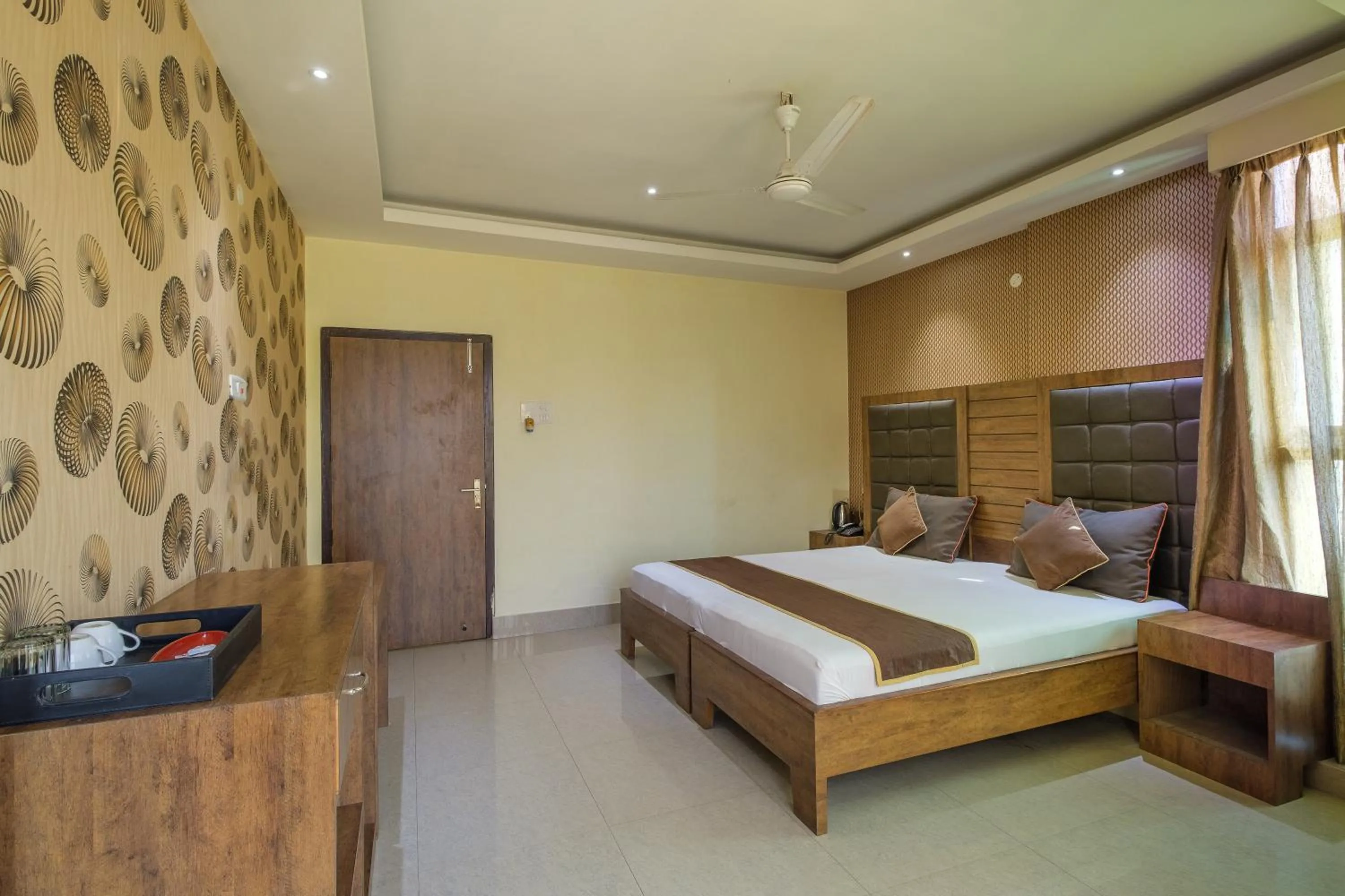 Bed in Parnil Palace