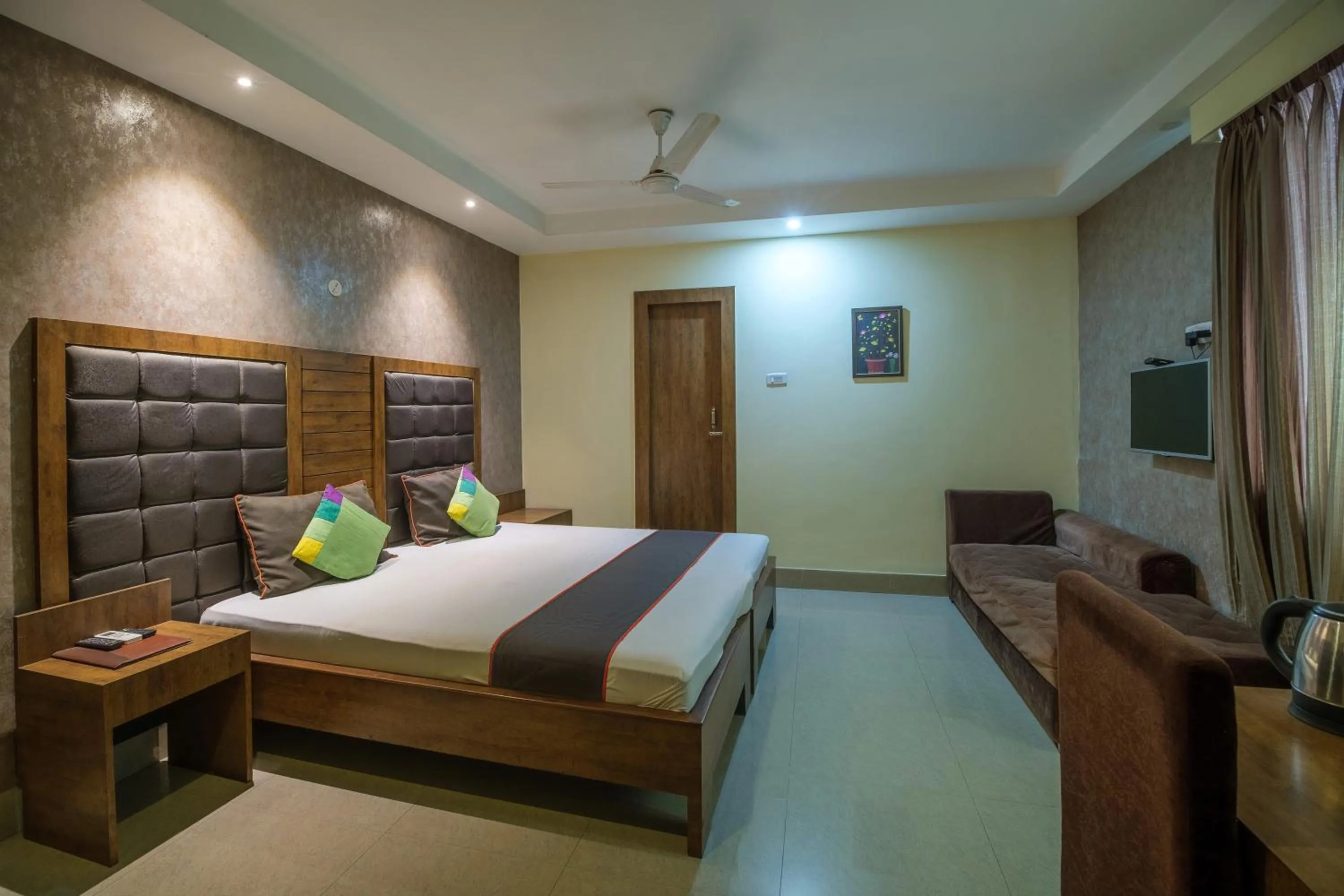 Bed in Parnil Palace