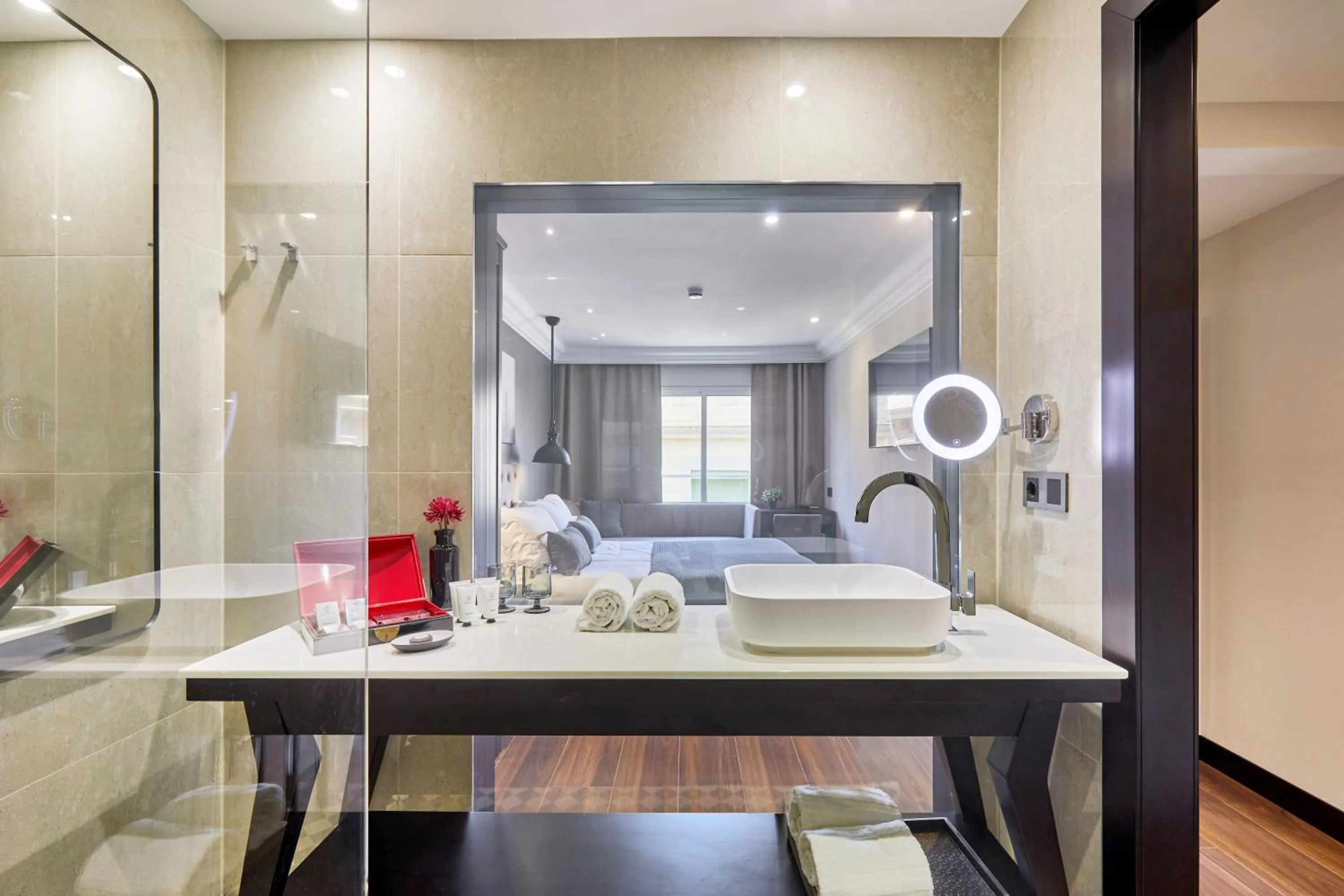 Toilet in Hotel Cortes Rambla