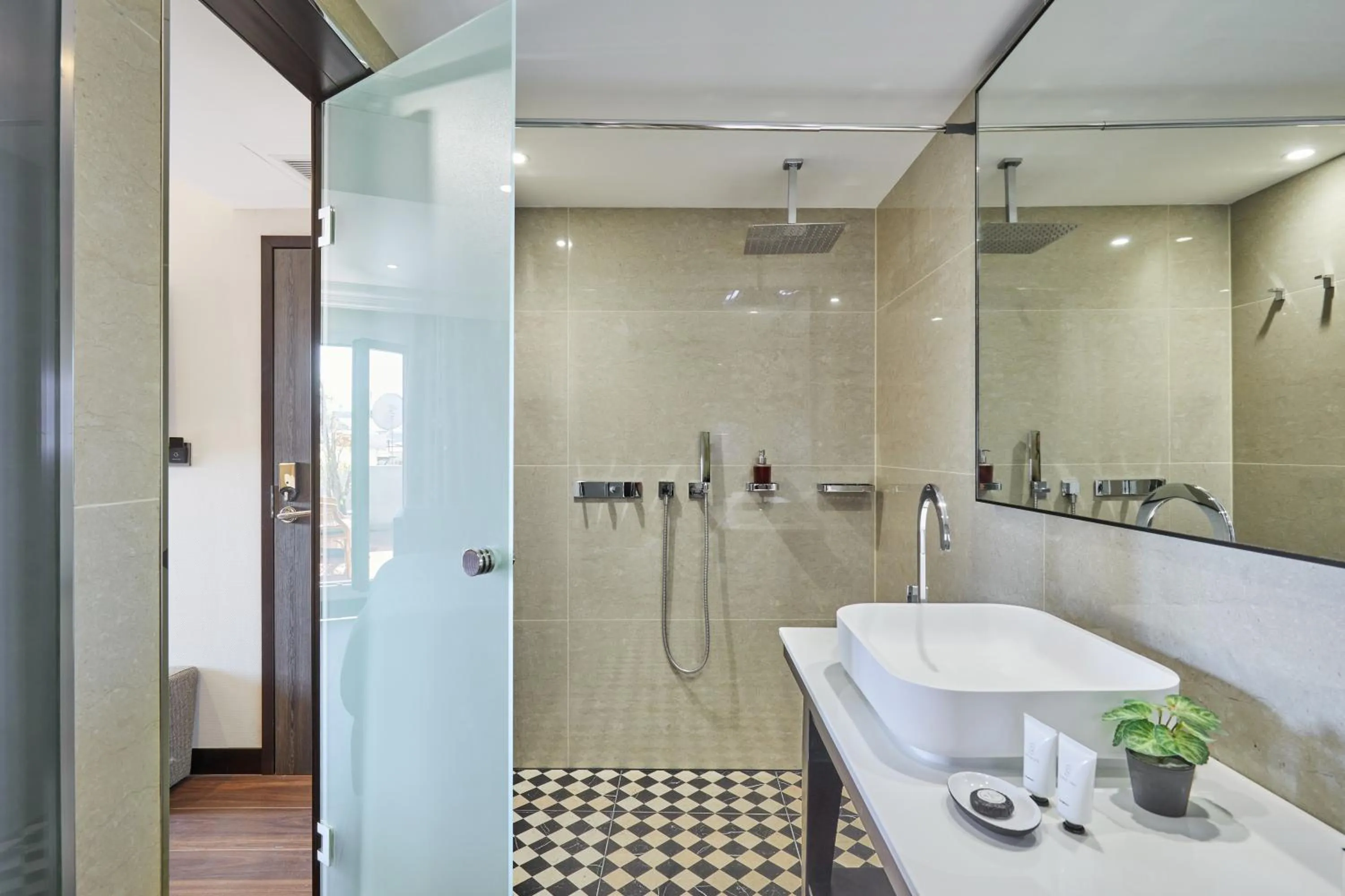 Toilet in Hotel Cortes Rambla