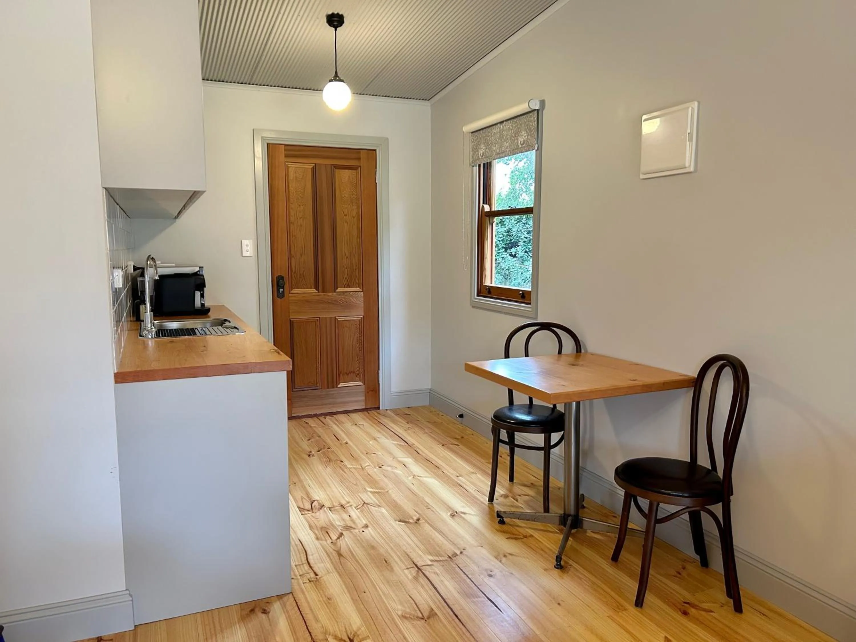 Kitchen or kitchenette in Willunga Gallery Cabins