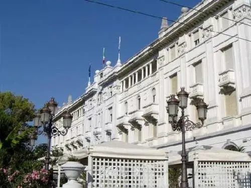 Le GRAND HOTEL Le GRAND HOTEL