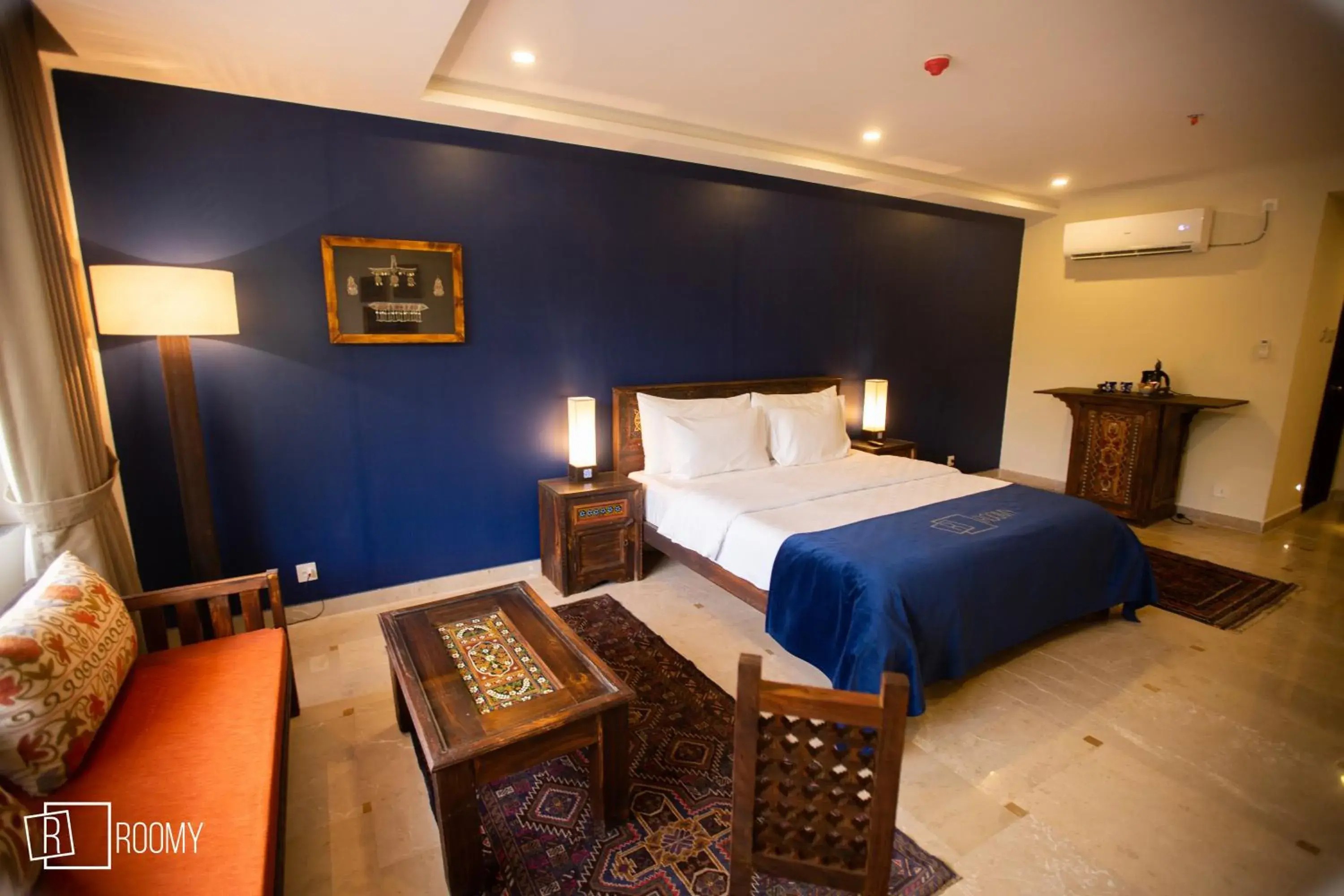 Deluxe Room in Roomy Signature Hotel, Islamabad Deluxe Room in Roomy Signature Hotel, Islamabad