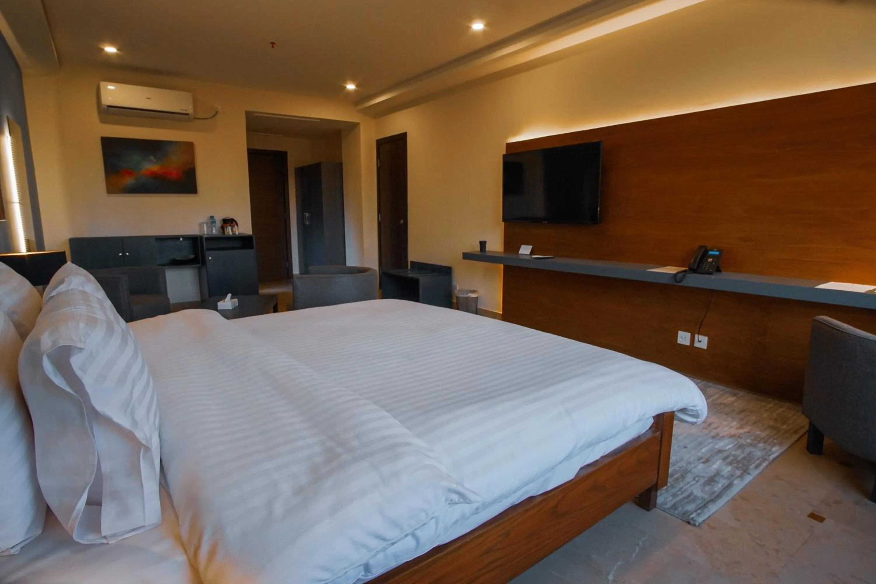 Bed in Roomy Signature Hotel, Islamabad