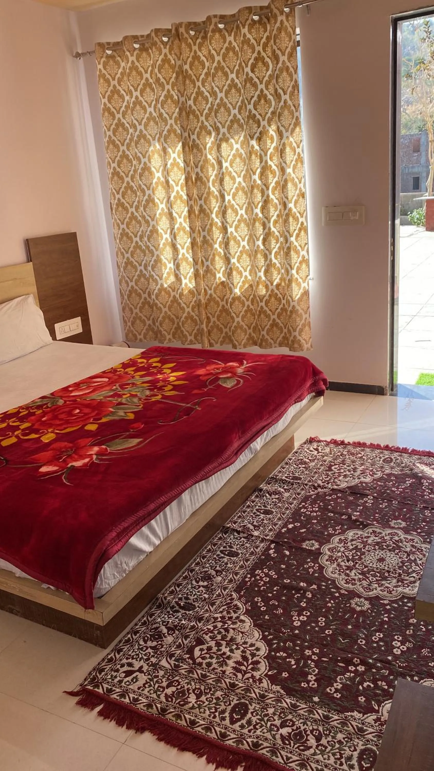 Photo of the whole room, Bed in Jaigarh Palace Kumbhalgarh