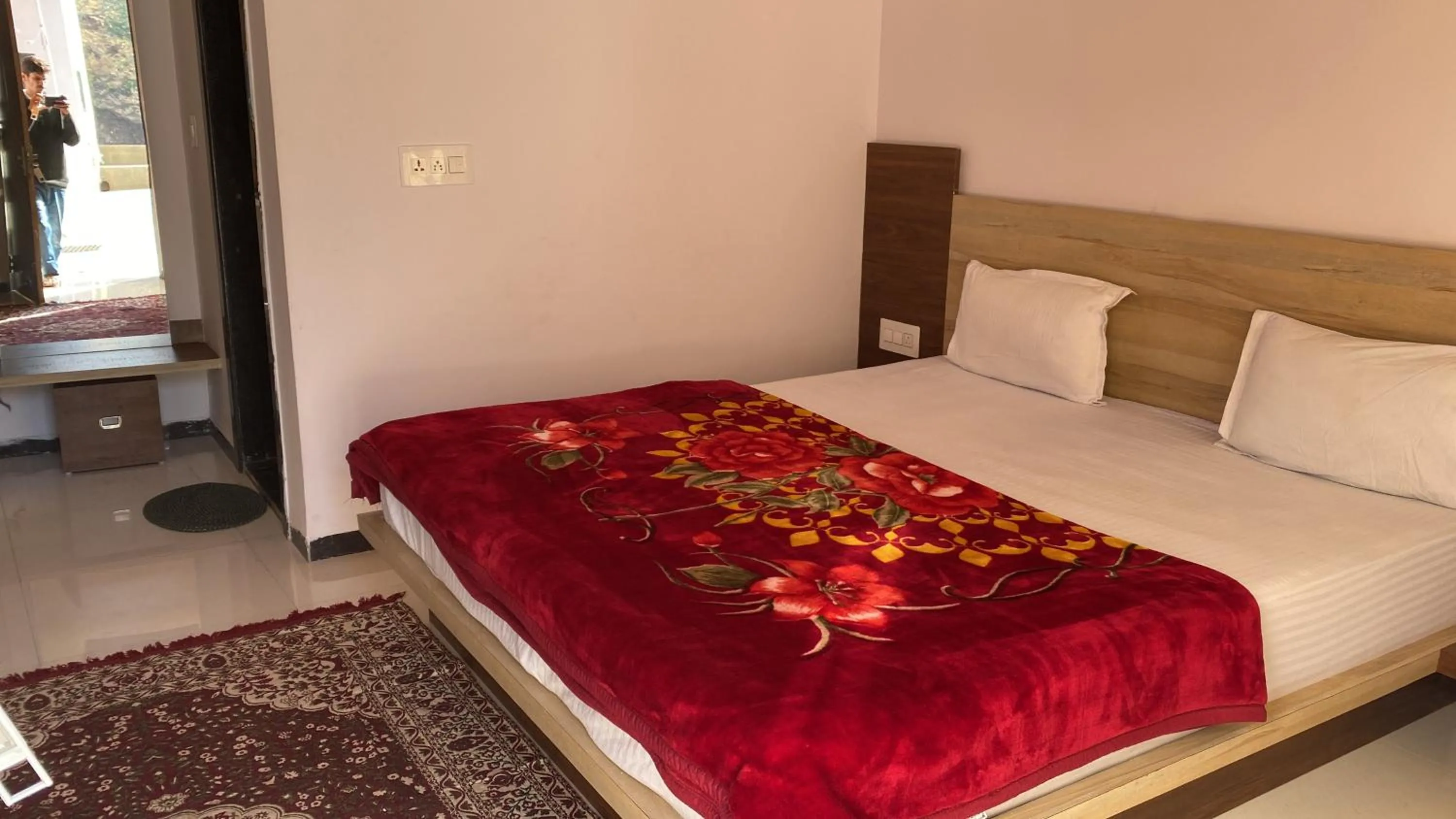 Photo of the whole room, Bed in Jaigarh Palace Kumbhalgarh