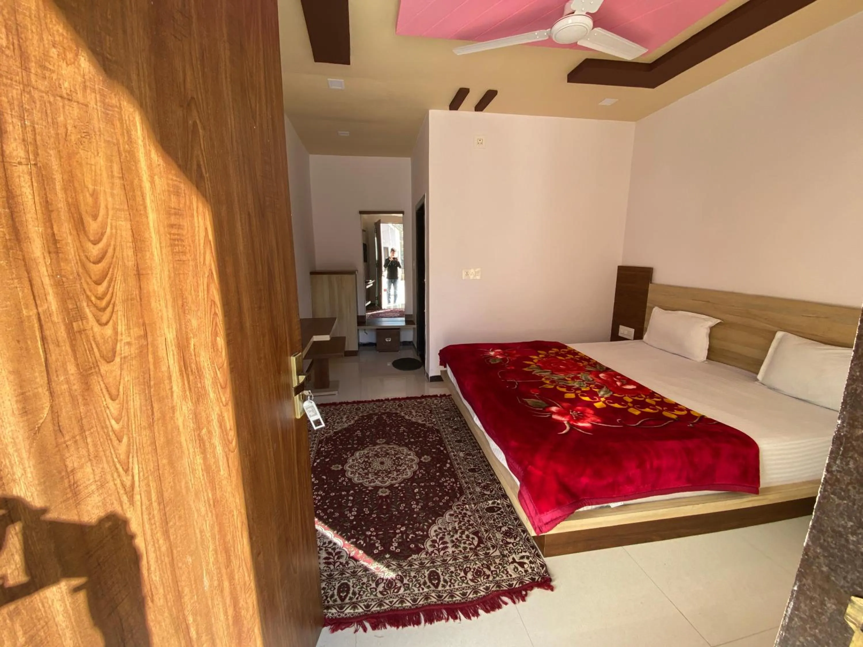 Photo of the whole room, Bed in Jaigarh Palace Kumbhalgarh