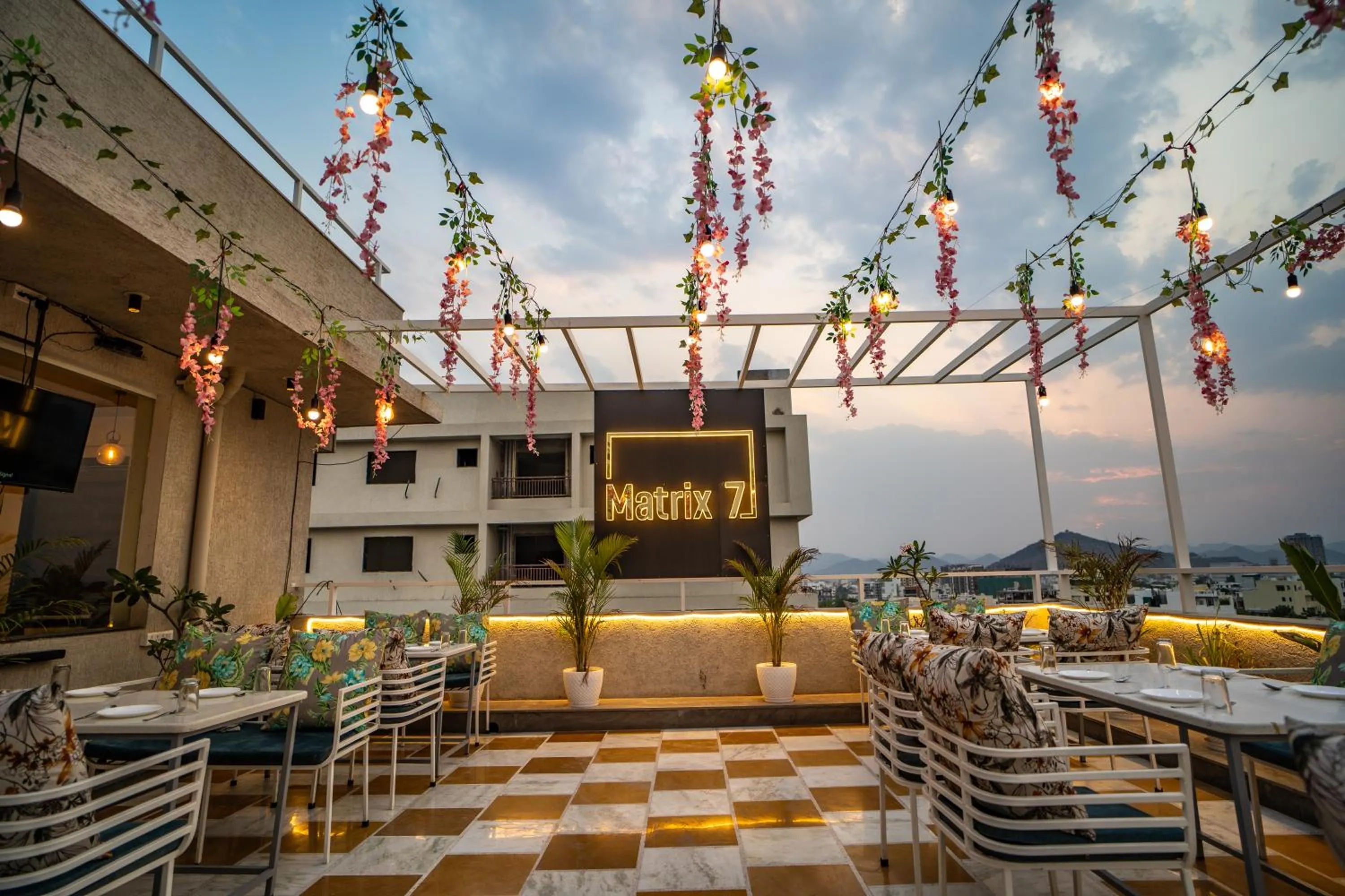 Restaurant/places to eat in RABBIT RATNAM -By Udaipur Hotels