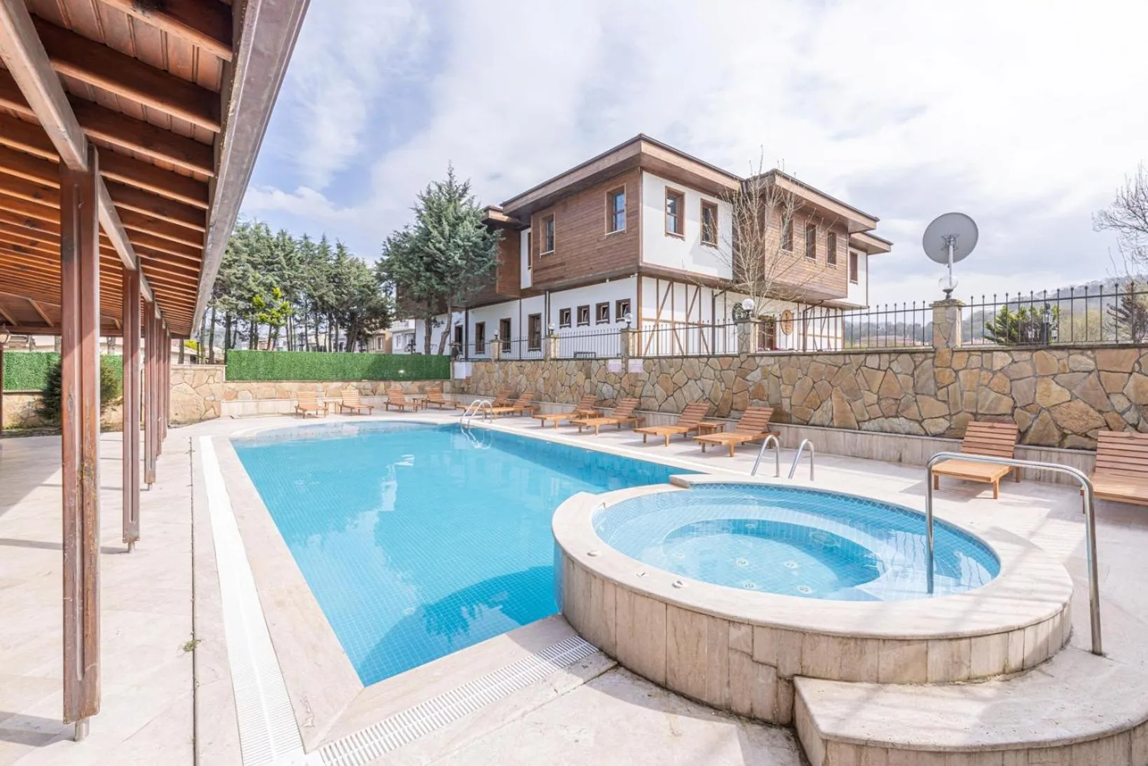 Pool view in Olinda Hotel & Spa