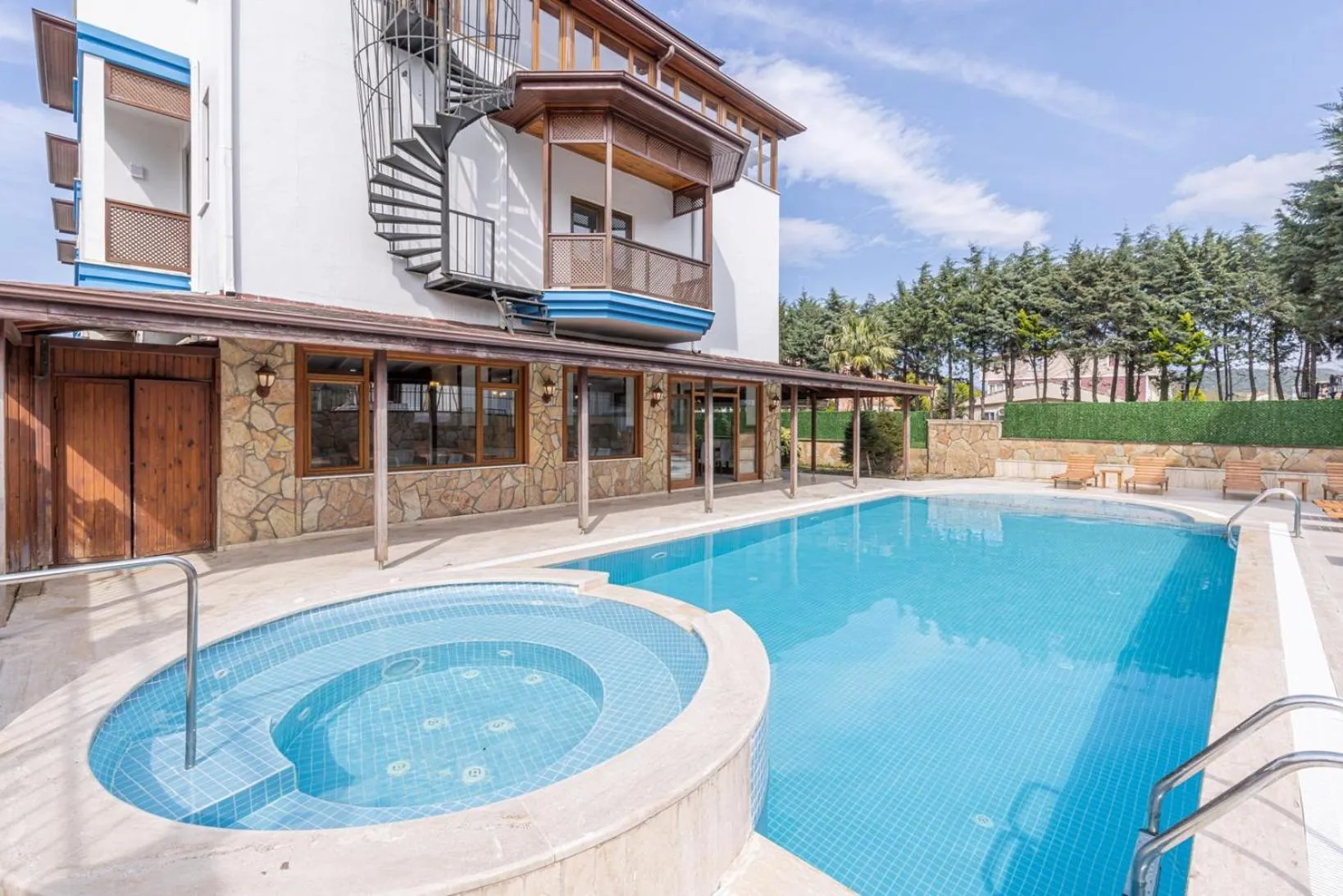 Swimming pool in Olinda Hotel & Spa
