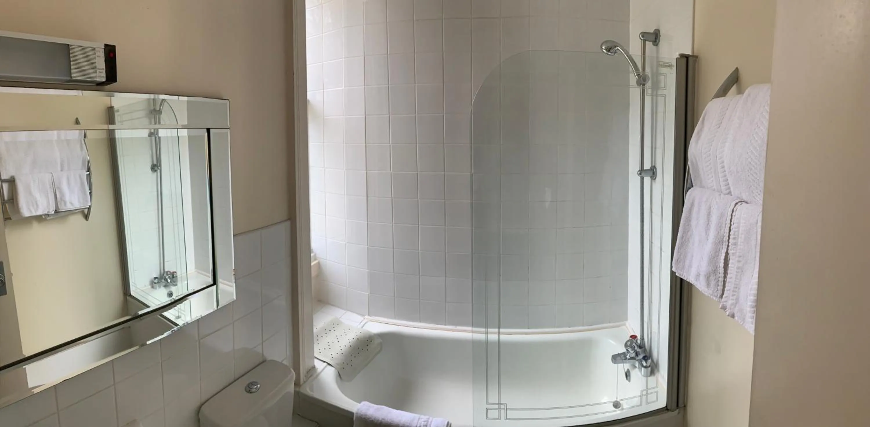 Bathroom in Broughton Craggs Hotel