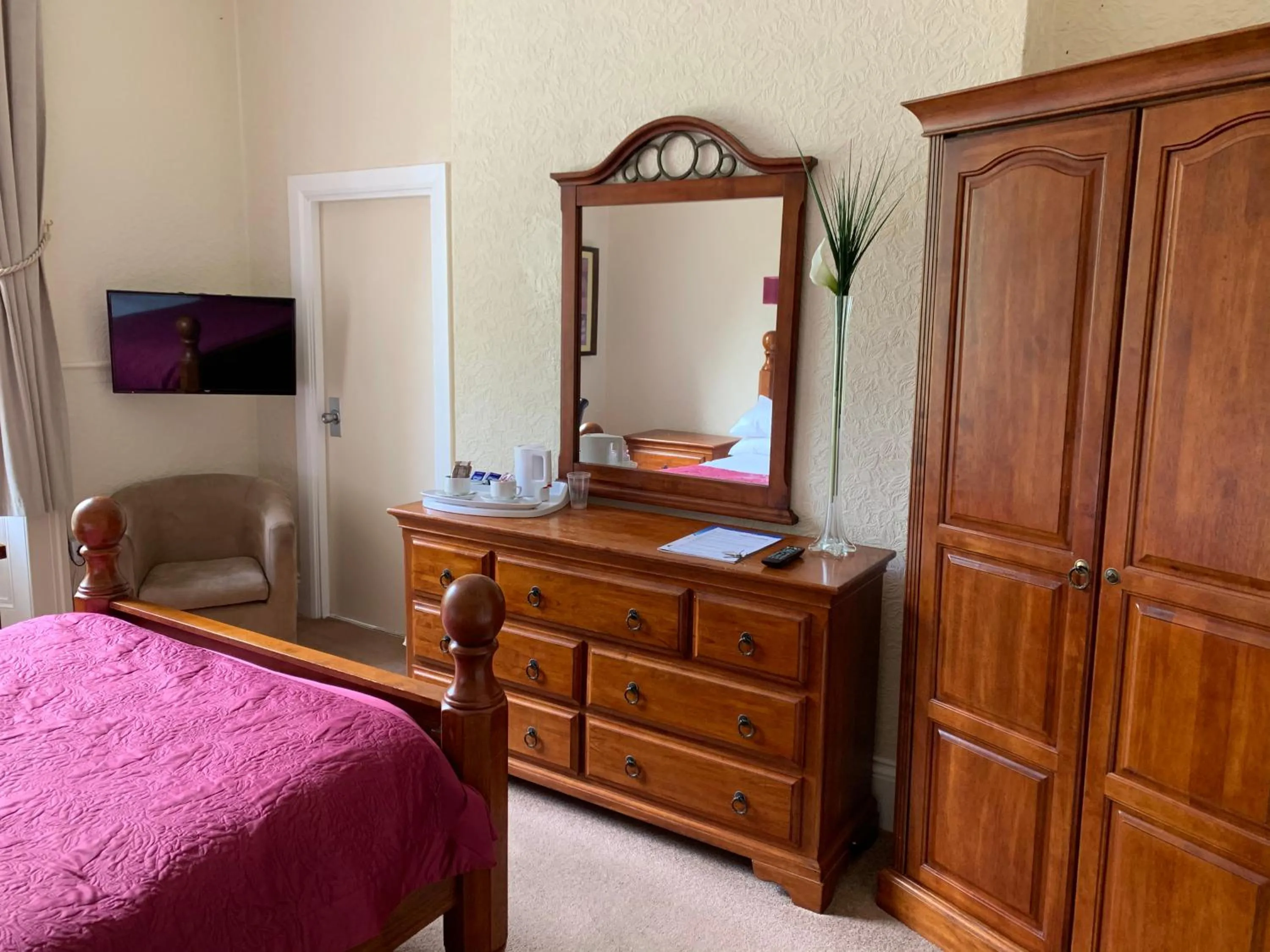 TV and multimedia, Bed in Broughton Craggs Hotel