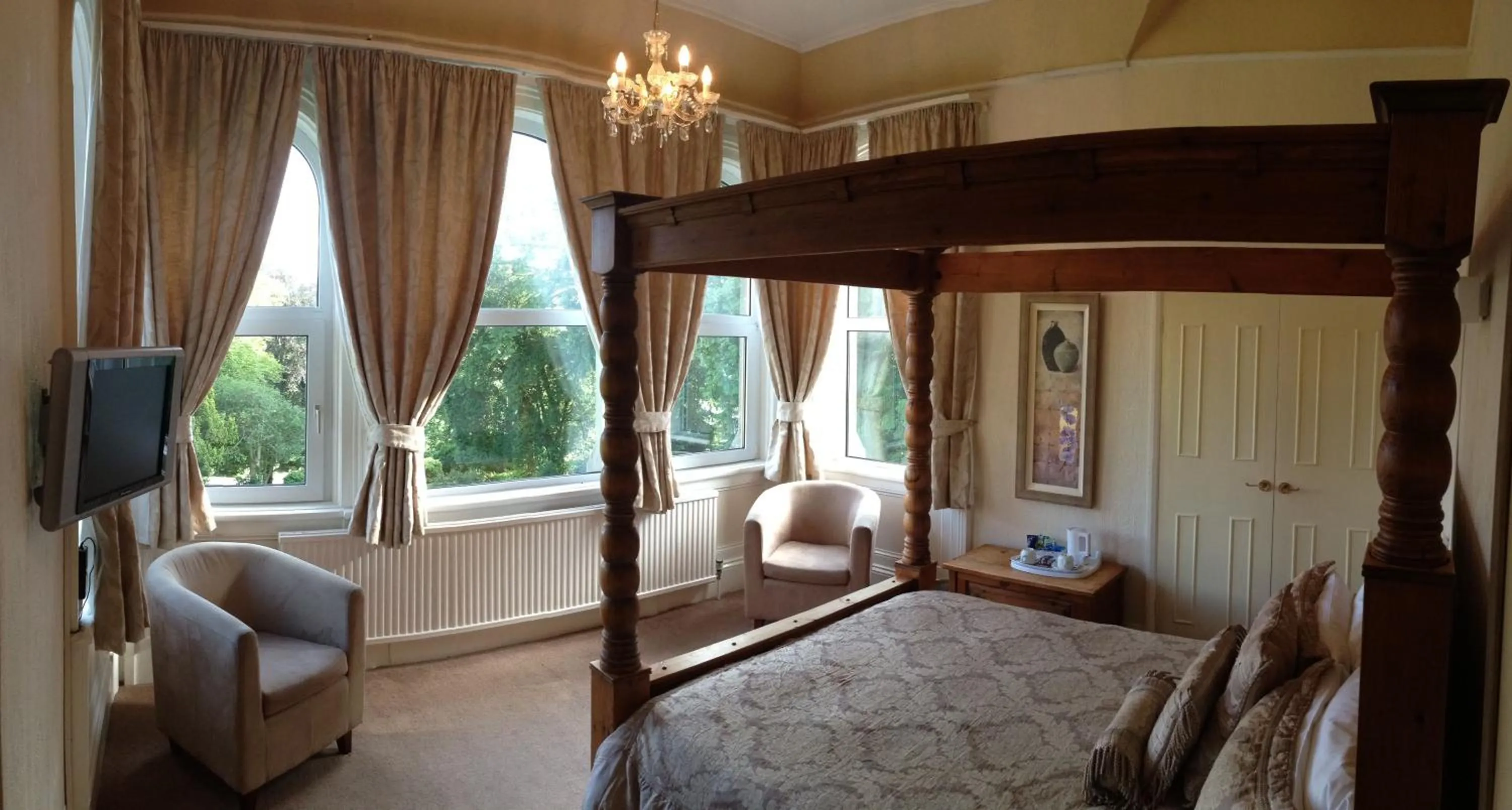 Bed in Broughton Craggs Hotel