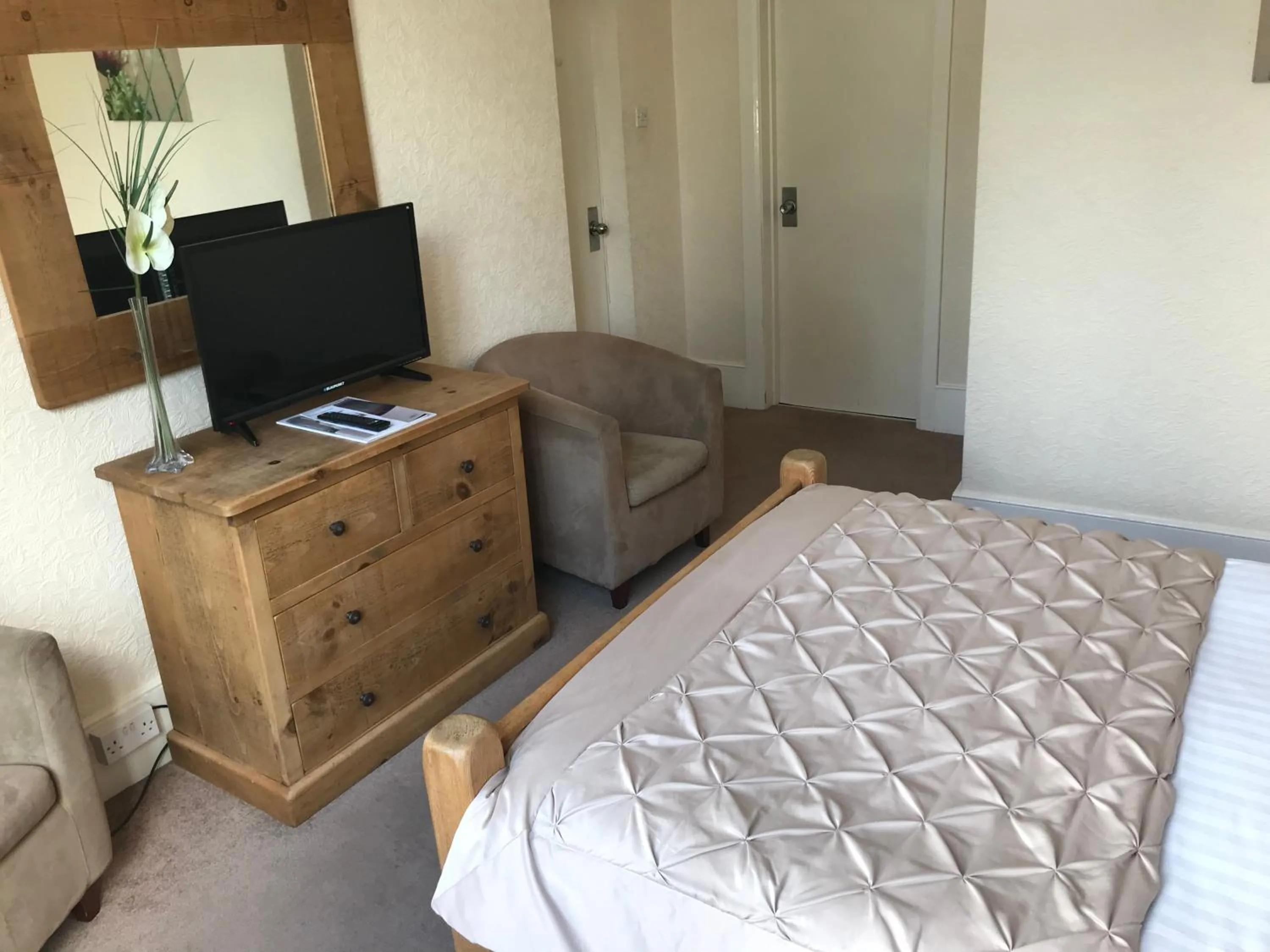 Bedroom, Bed in Broughton Craggs Hotel