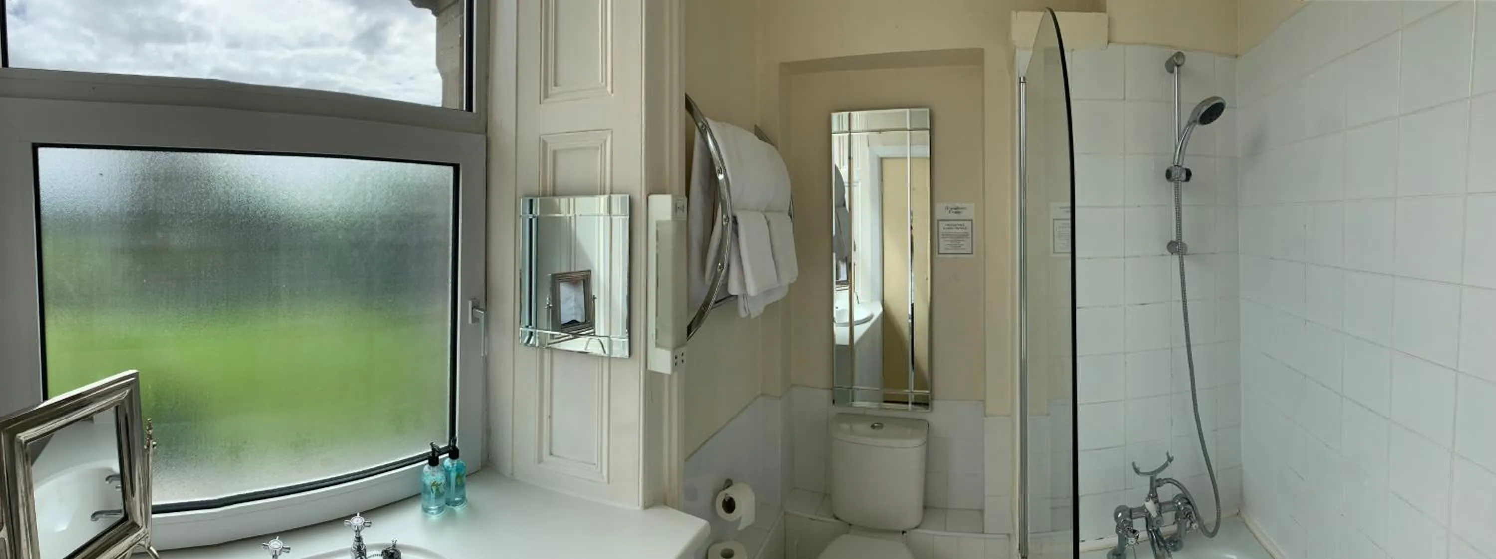 Bathroom in Broughton Craggs Hotel