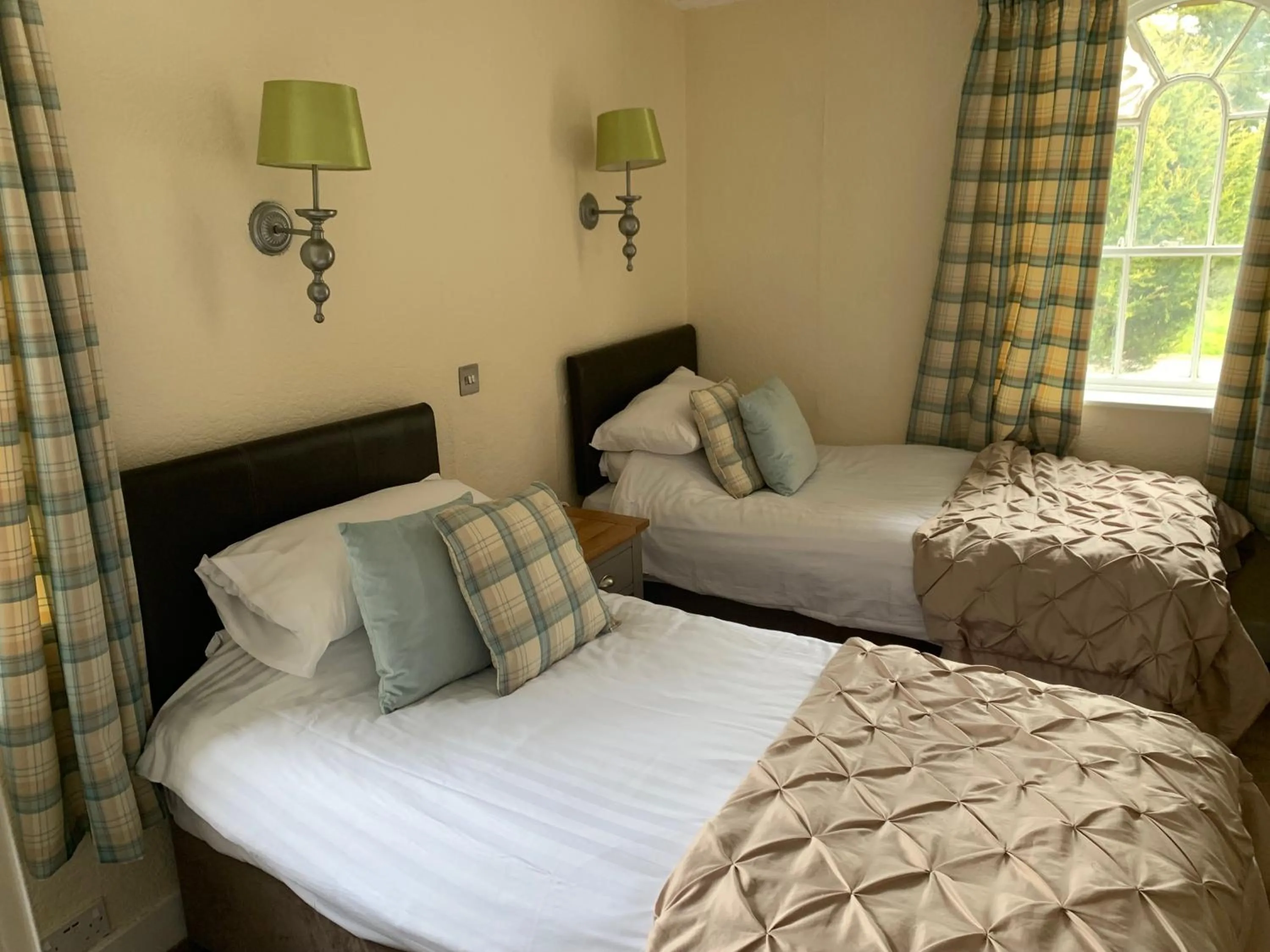 Bedroom, Bed in Broughton Craggs Hotel