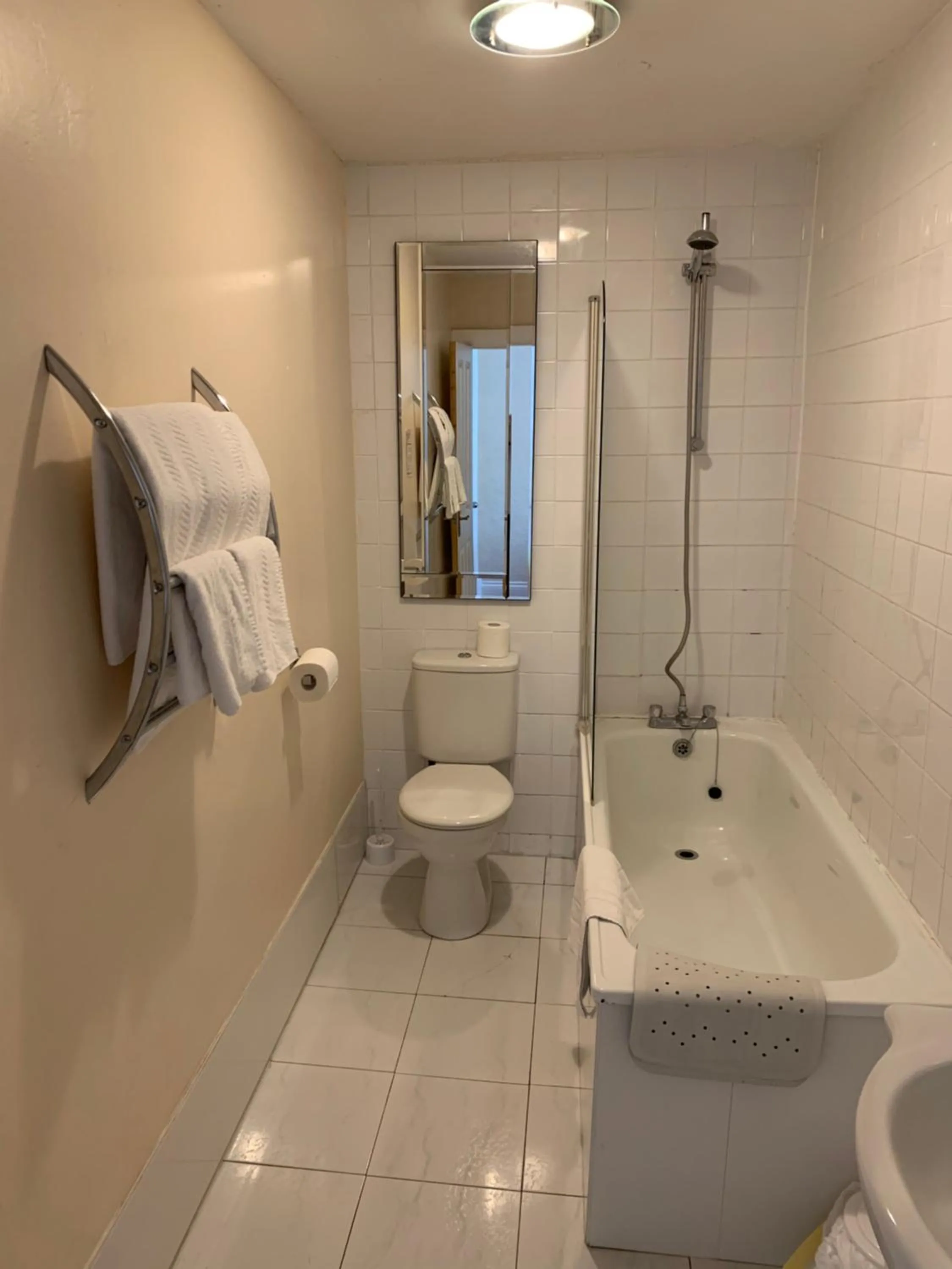 Bathroom in Broughton Craggs Hotel