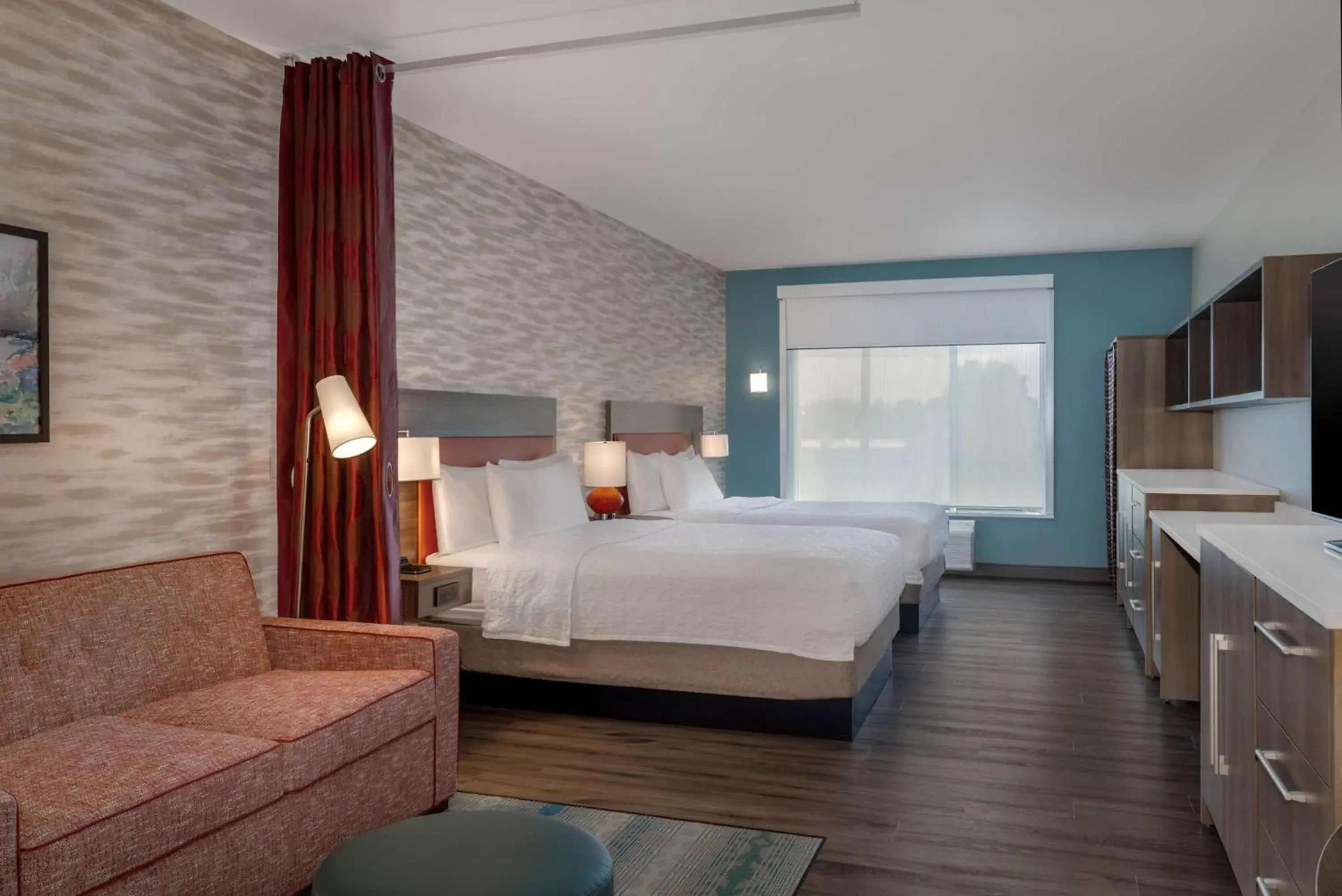 Living room, Bed in Home2 Suites By Hilton Bristol Living room, Bed in Home2 Suites By Hilton Bristol