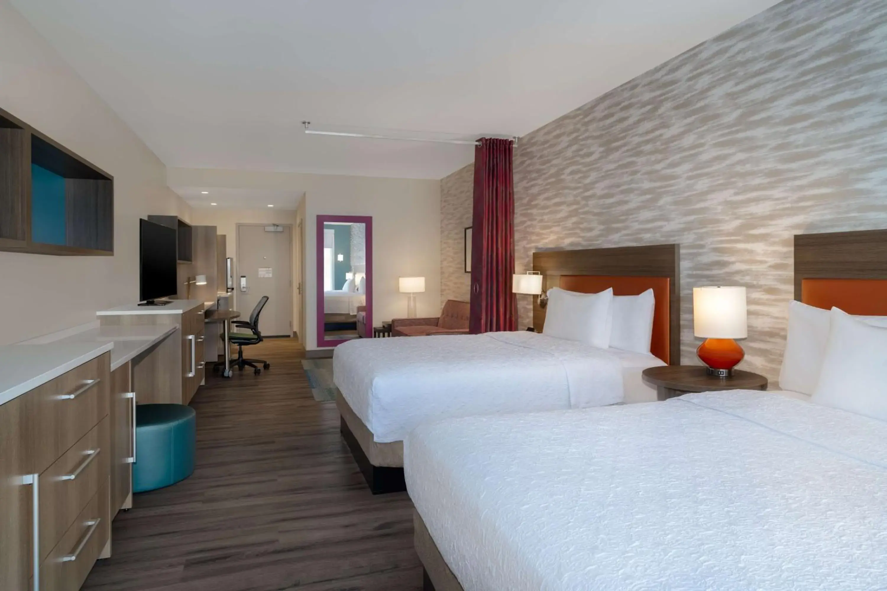 Living room, Bed in Home2 Suites By Hilton Bristol Living room, Bed in Home2 Suites By Hilton Bristol