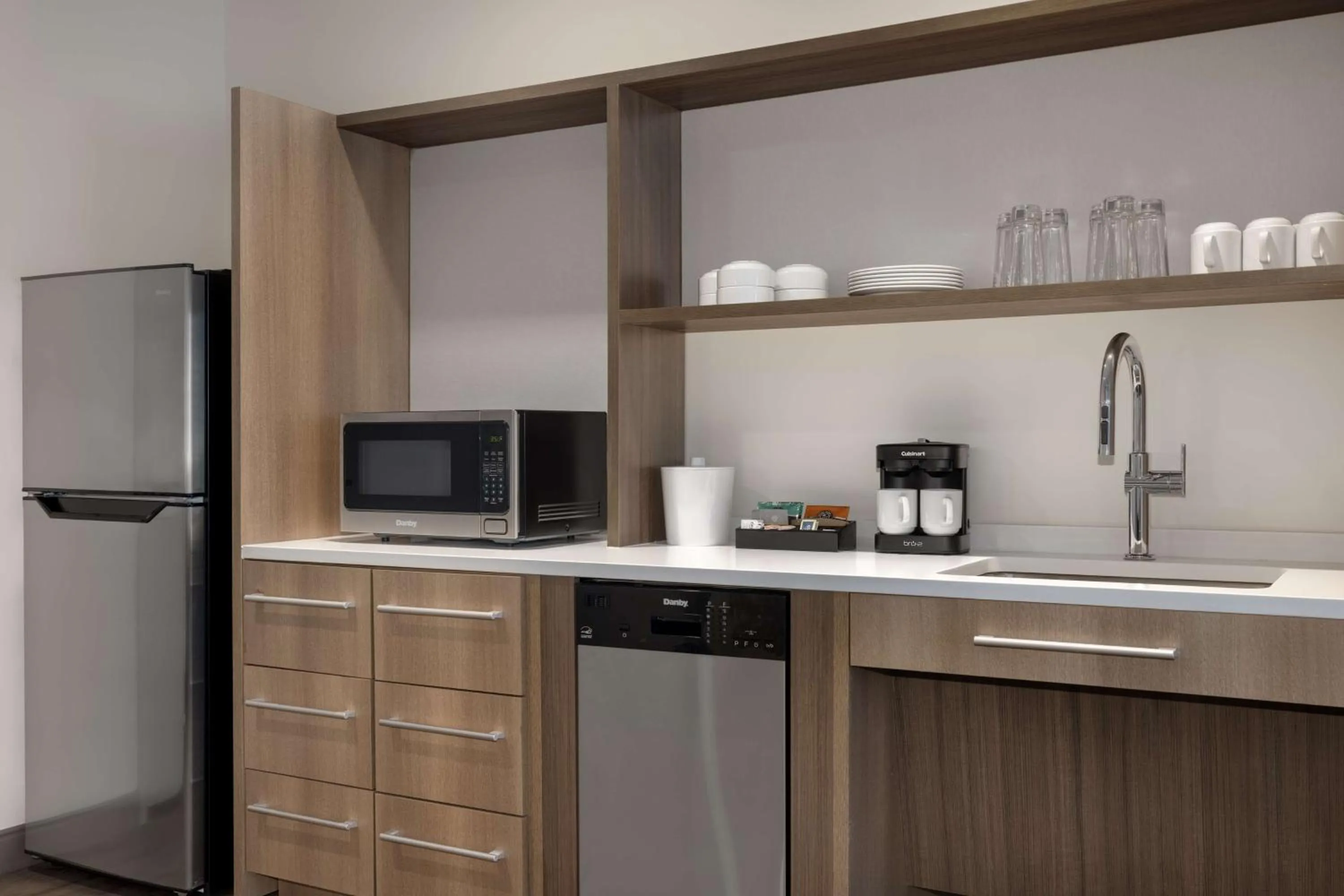 Kitchen or kitchenette in Home2 Suites By Hilton Bristol