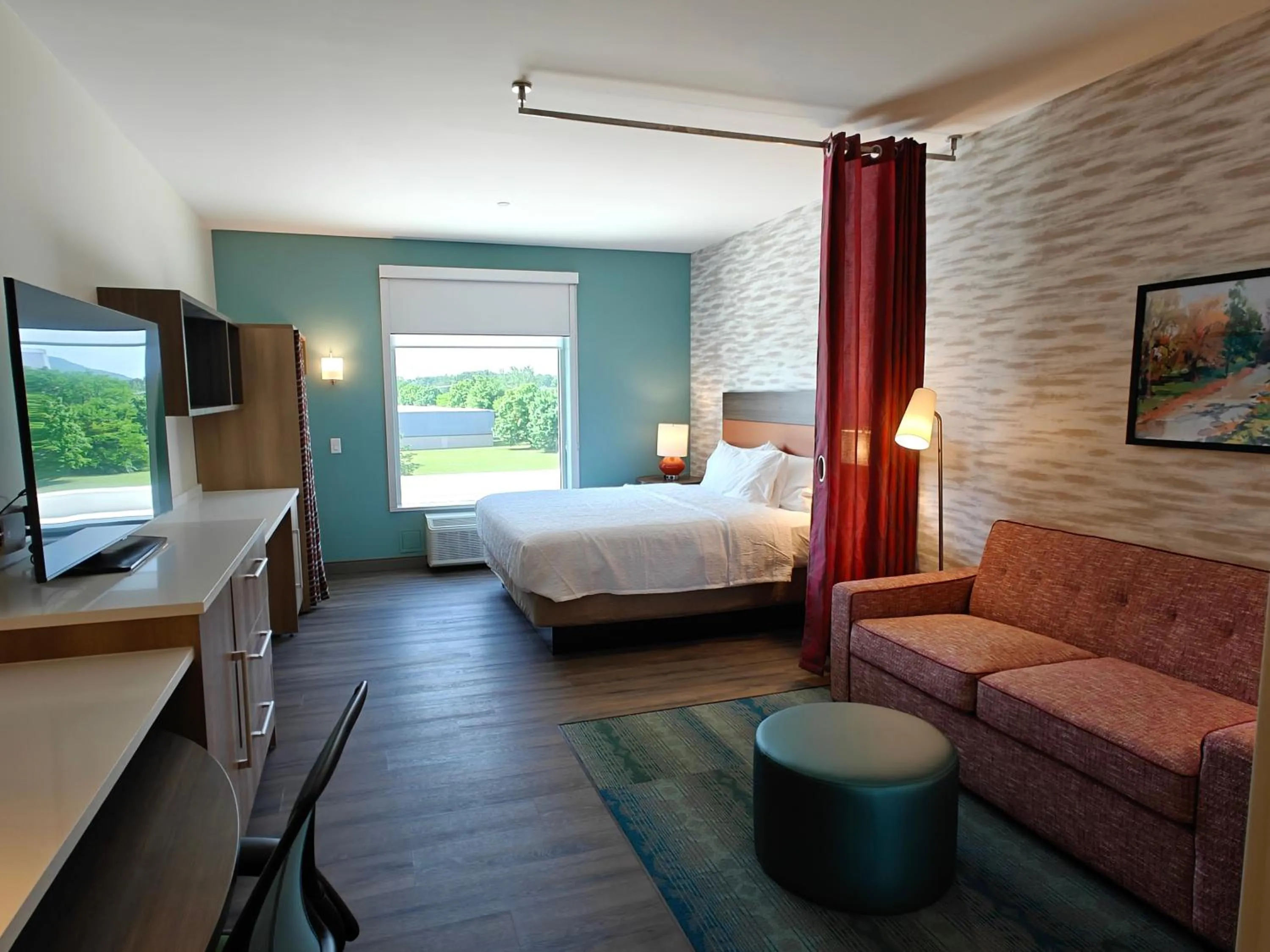 Bedroom, Bed in Home2 Suites By Hilton Bristol