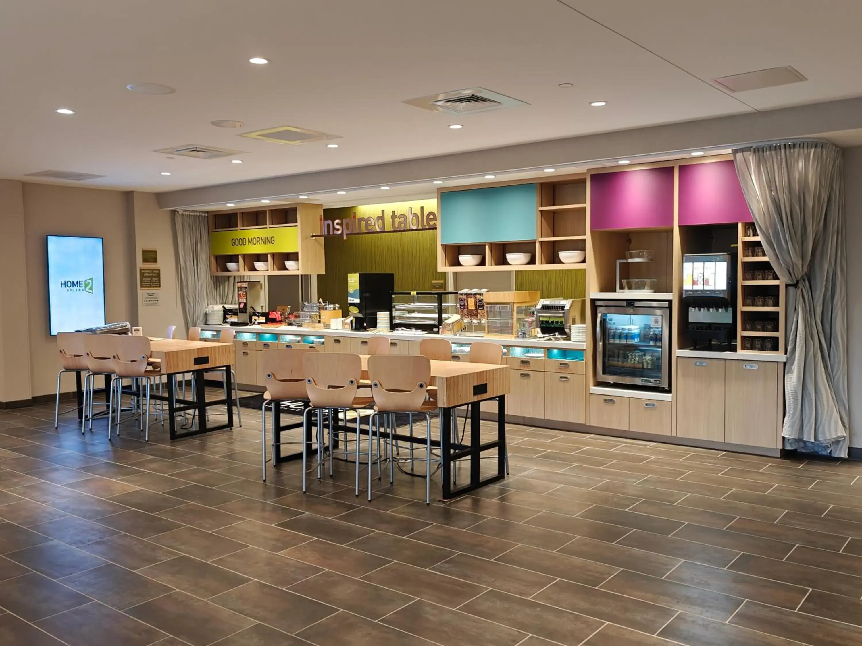 Breakfast in Home2 Suites By Hilton Bristol Breakfast in Home2 Suites By Hilton Bristol
