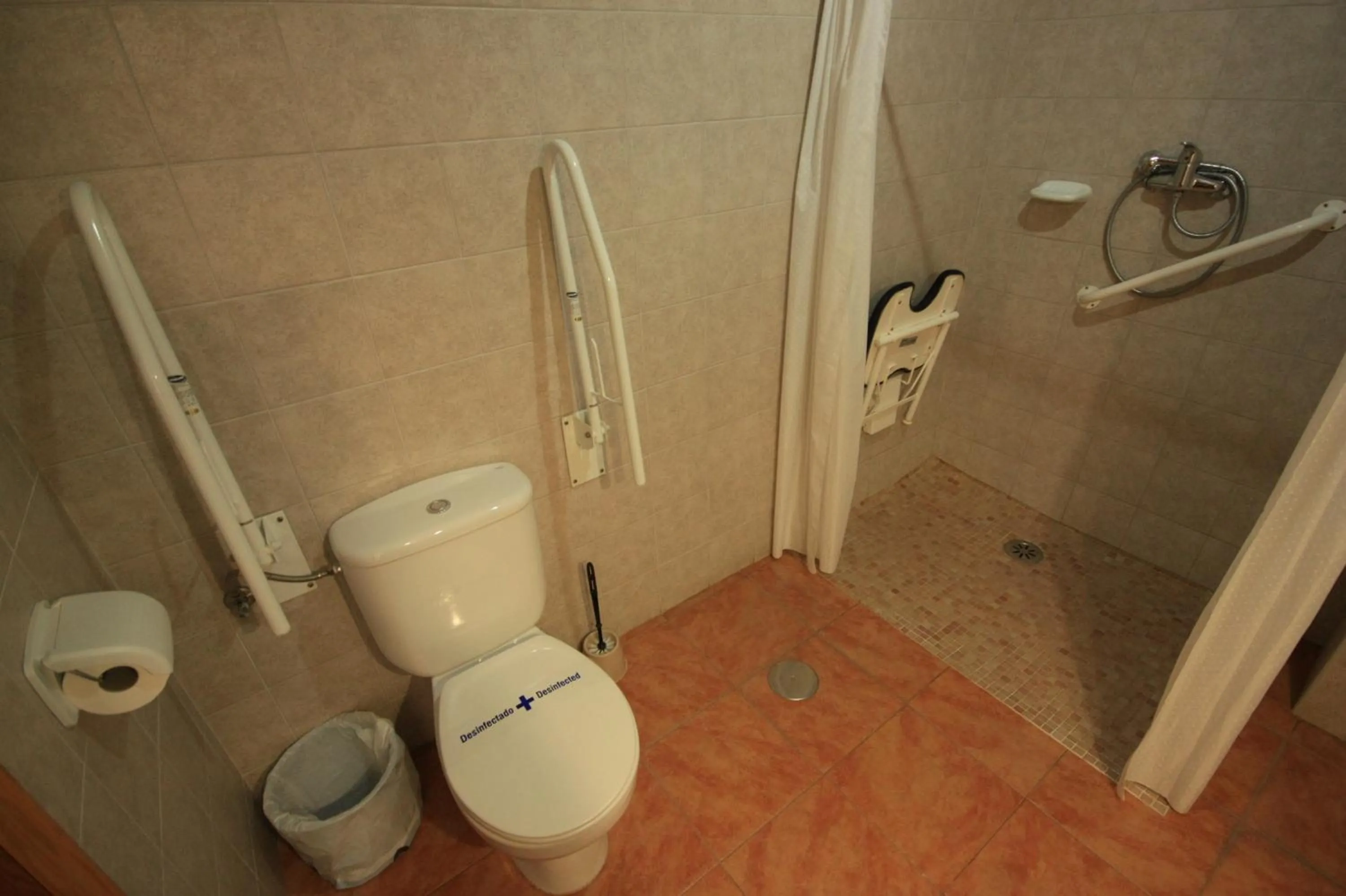 Toilet in Hostal Río Mundo