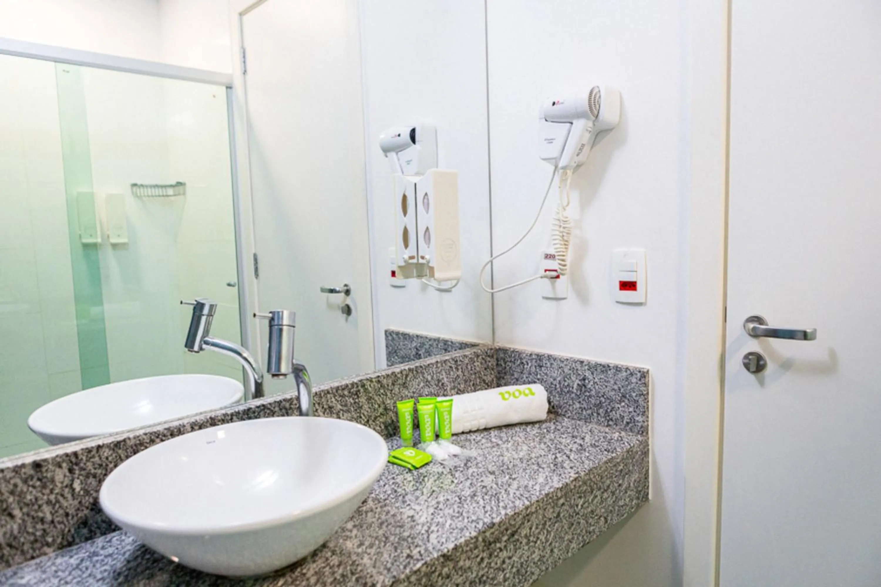 Bathroom in VOA Business Supreme Choice Confins