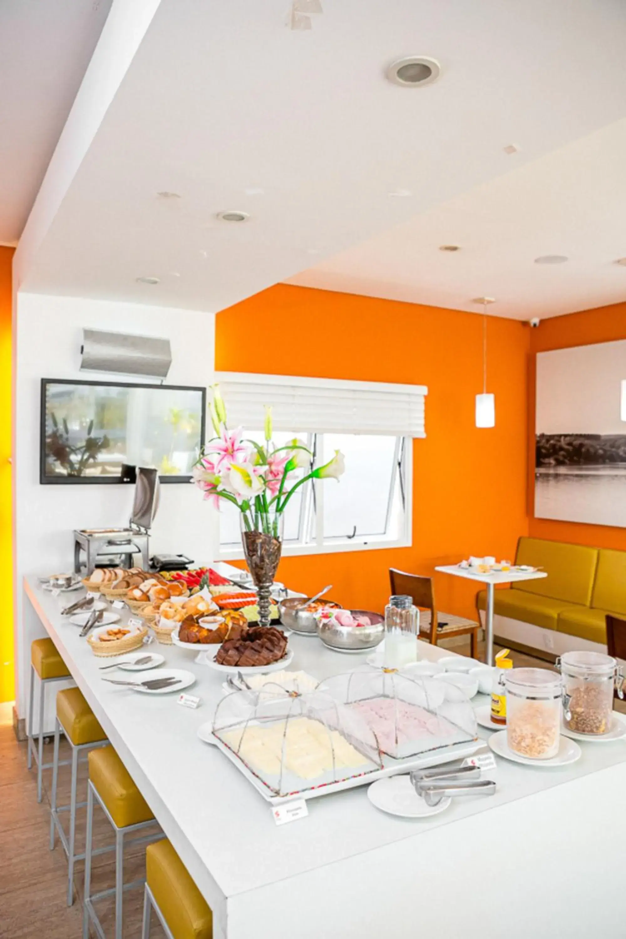 Buffet breakfast in VOA Business Supreme Choice Confins Buffet breakfast in VOA Business Supreme Choice Confins