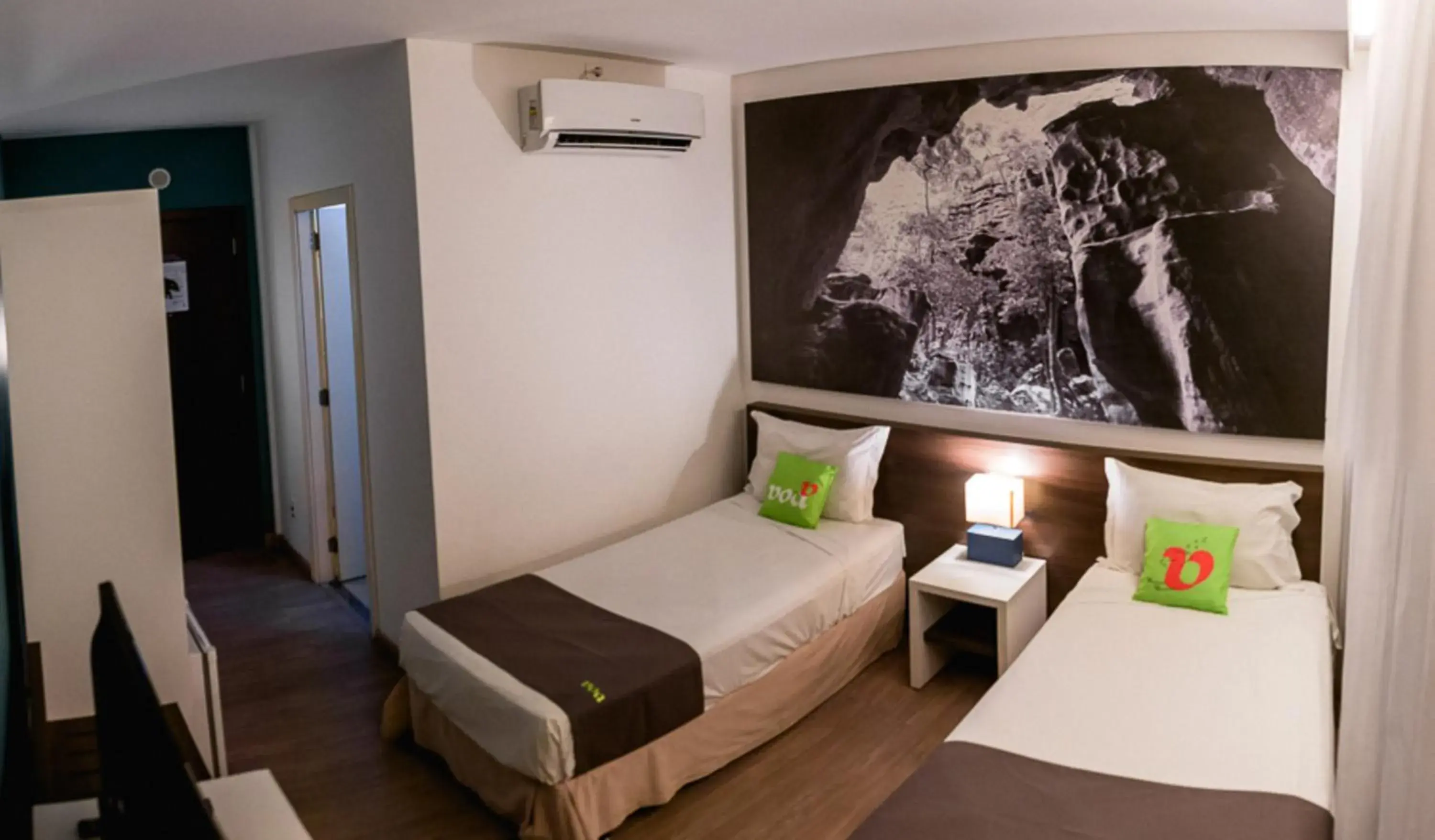 Bed in VOA Business Supreme Choice Confins Bed in VOA Business Supreme Choice Confins
