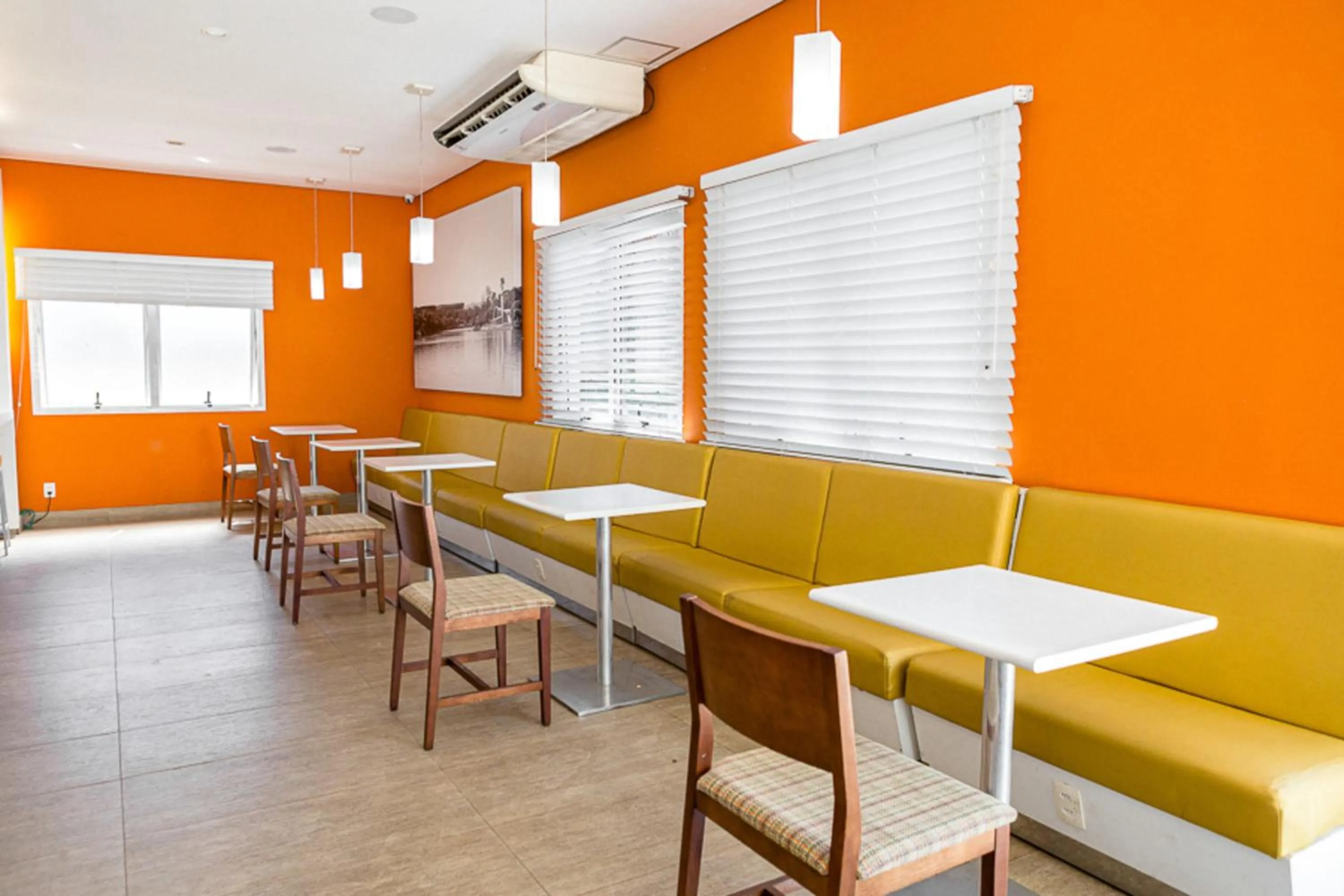 Restaurant/places to eat in VOA Business Supreme Choice Confins