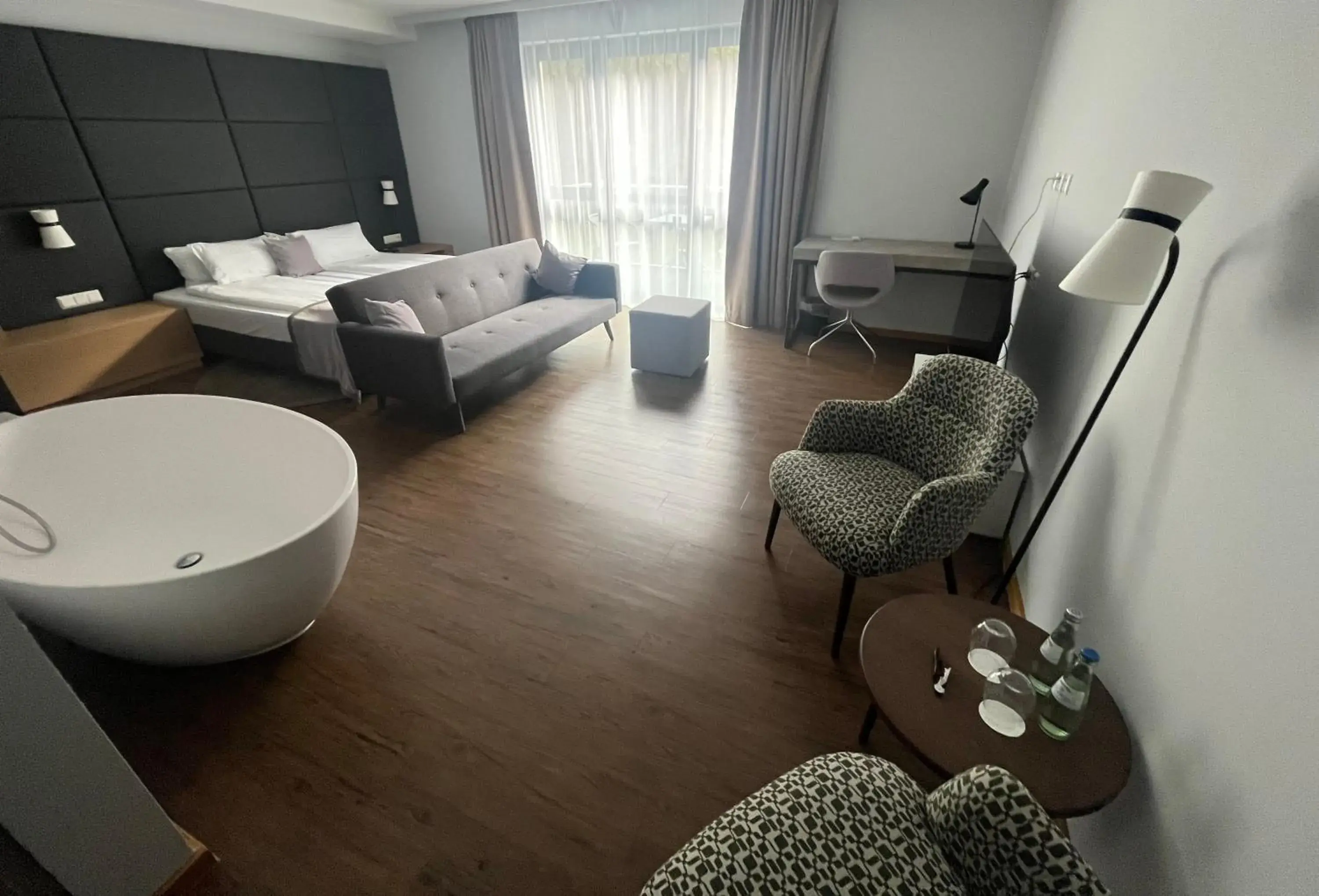 Deluxe Double Room with Bath in Hotel am Markt Deluxe Double Room with Bath in Hotel am Markt
